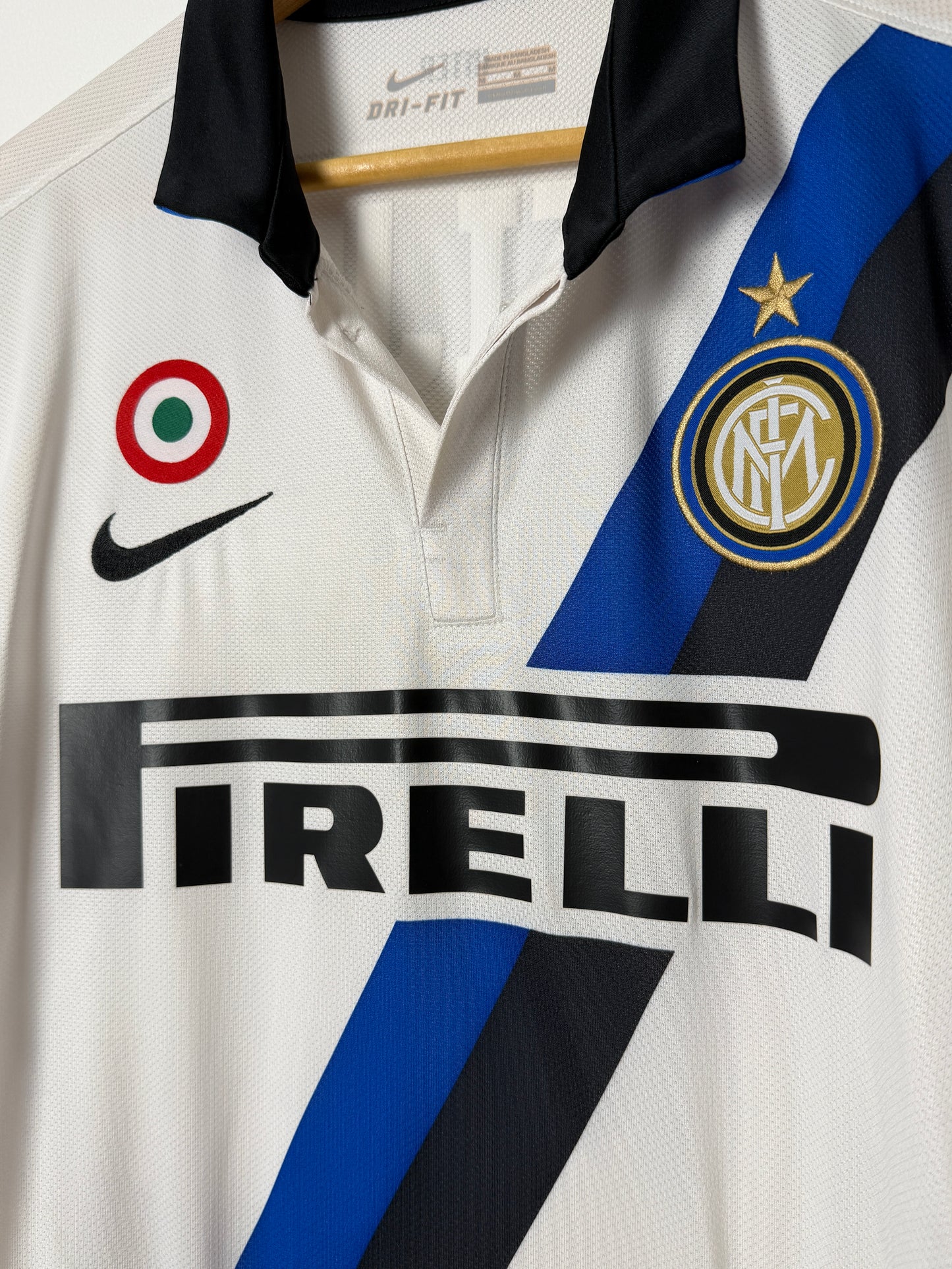 Wesley Sneijder Inter Milan 2011-12 home football shirt (M)