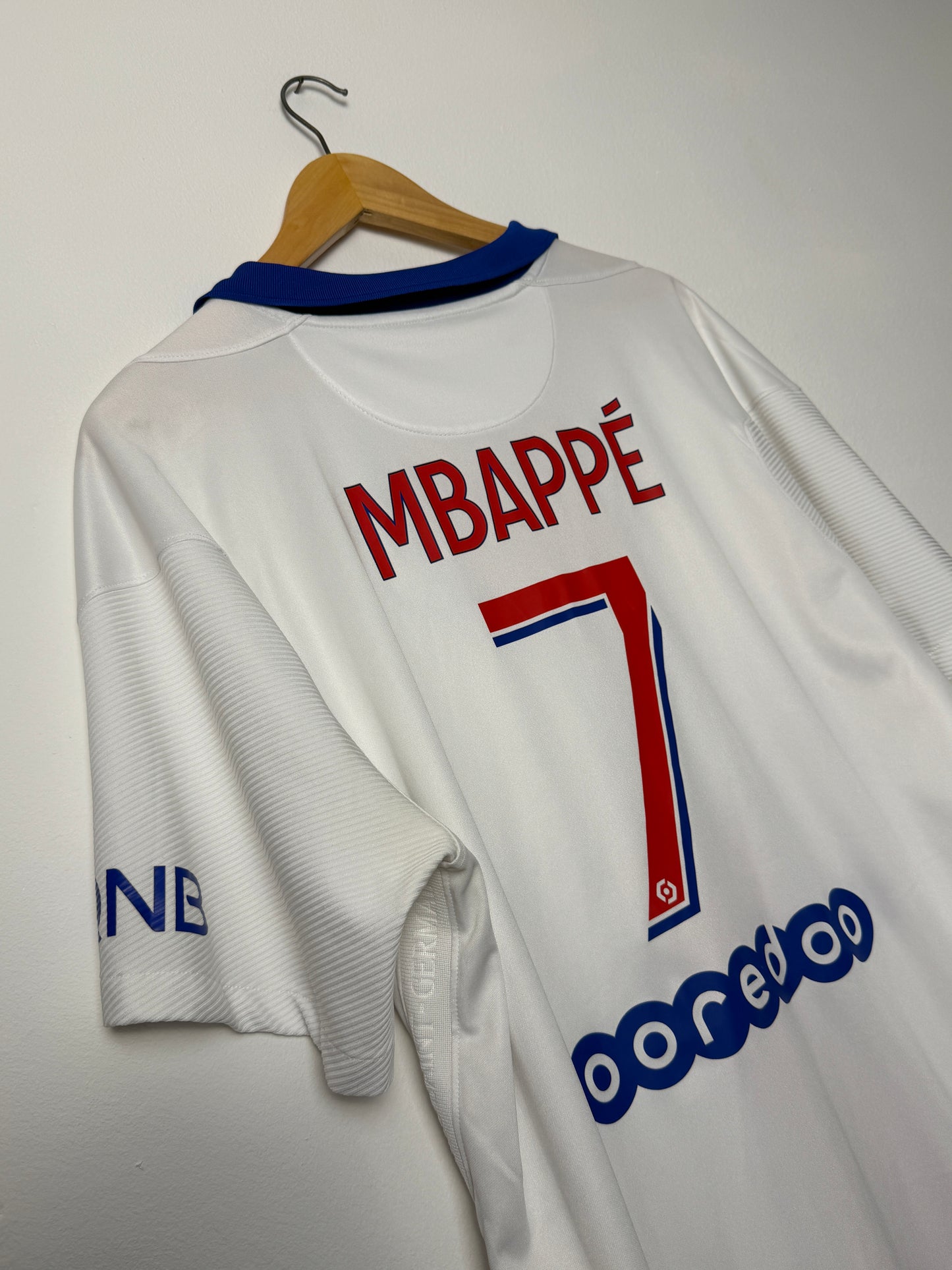 Kylian Mbappe PSG 2020-21 away football shirt (XL)