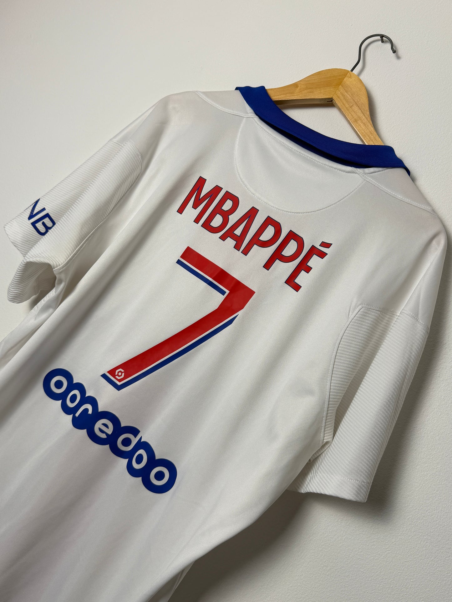Kylian Mbappe PSG 2020-21 away football shirt (XL)