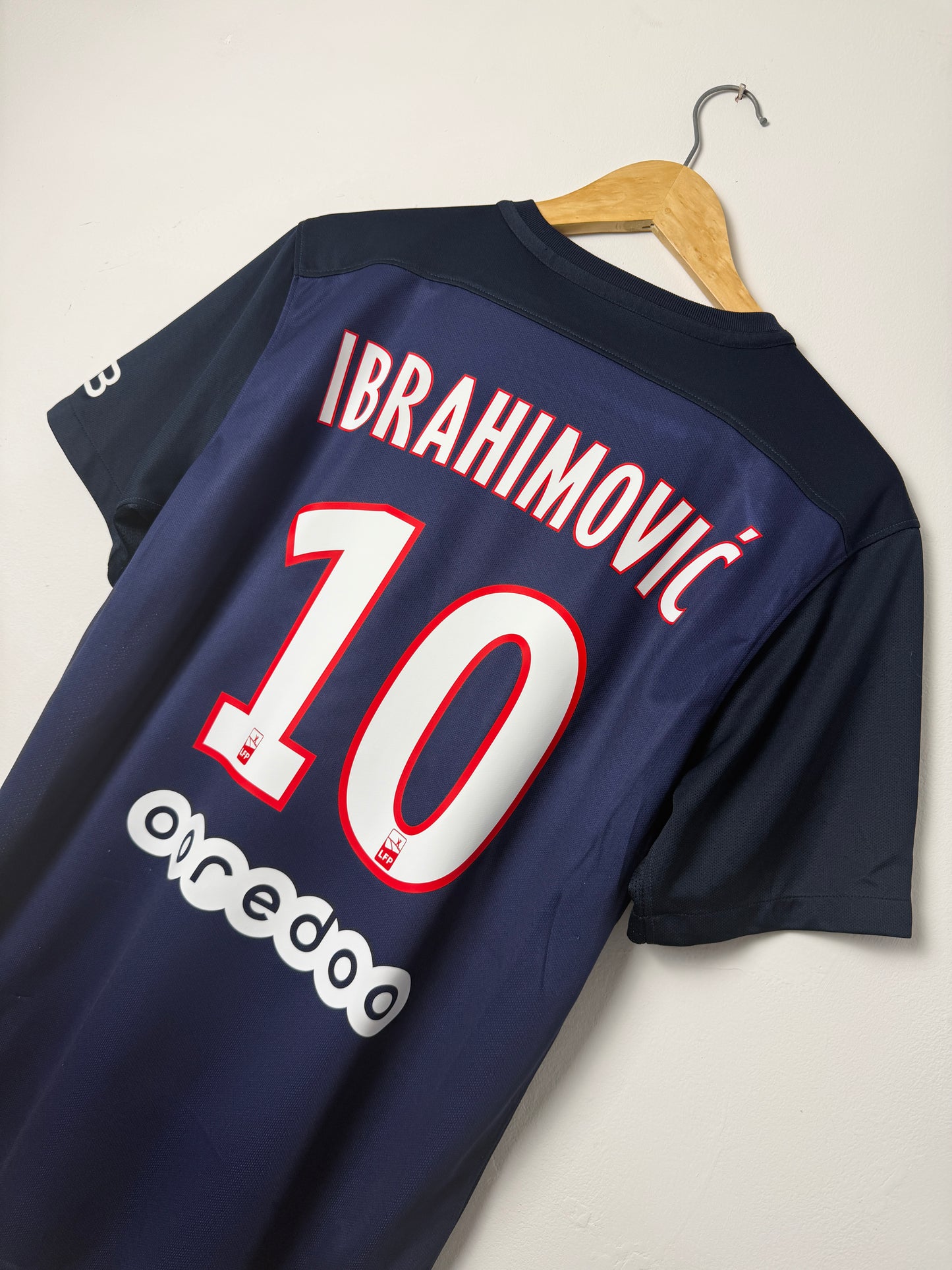 Zlatan Ibrahimovic PSG 2015-16 home football shirt (M)