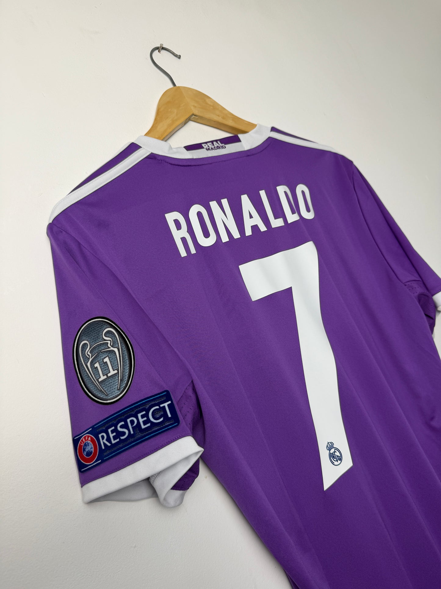 Cristiano Ronaldo Real Madrid CF 2016-17 away football shirt (M)