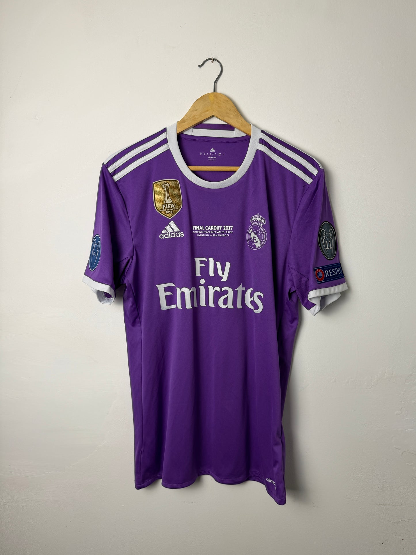 Cristiano Ronaldo Real Madrid CF 2016-17 away football shirt (M)