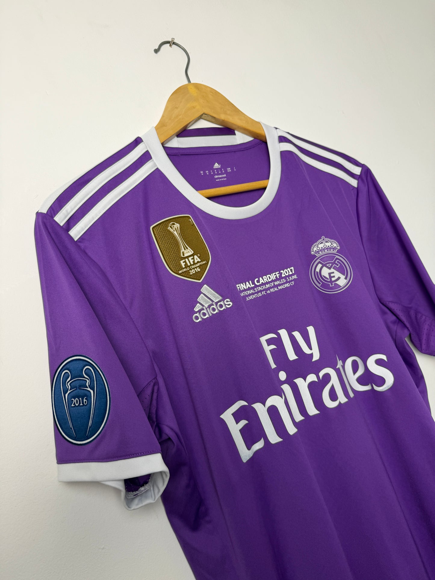 Cristiano Ronaldo Real Madrid CF 2016-17 away football shirt (M)