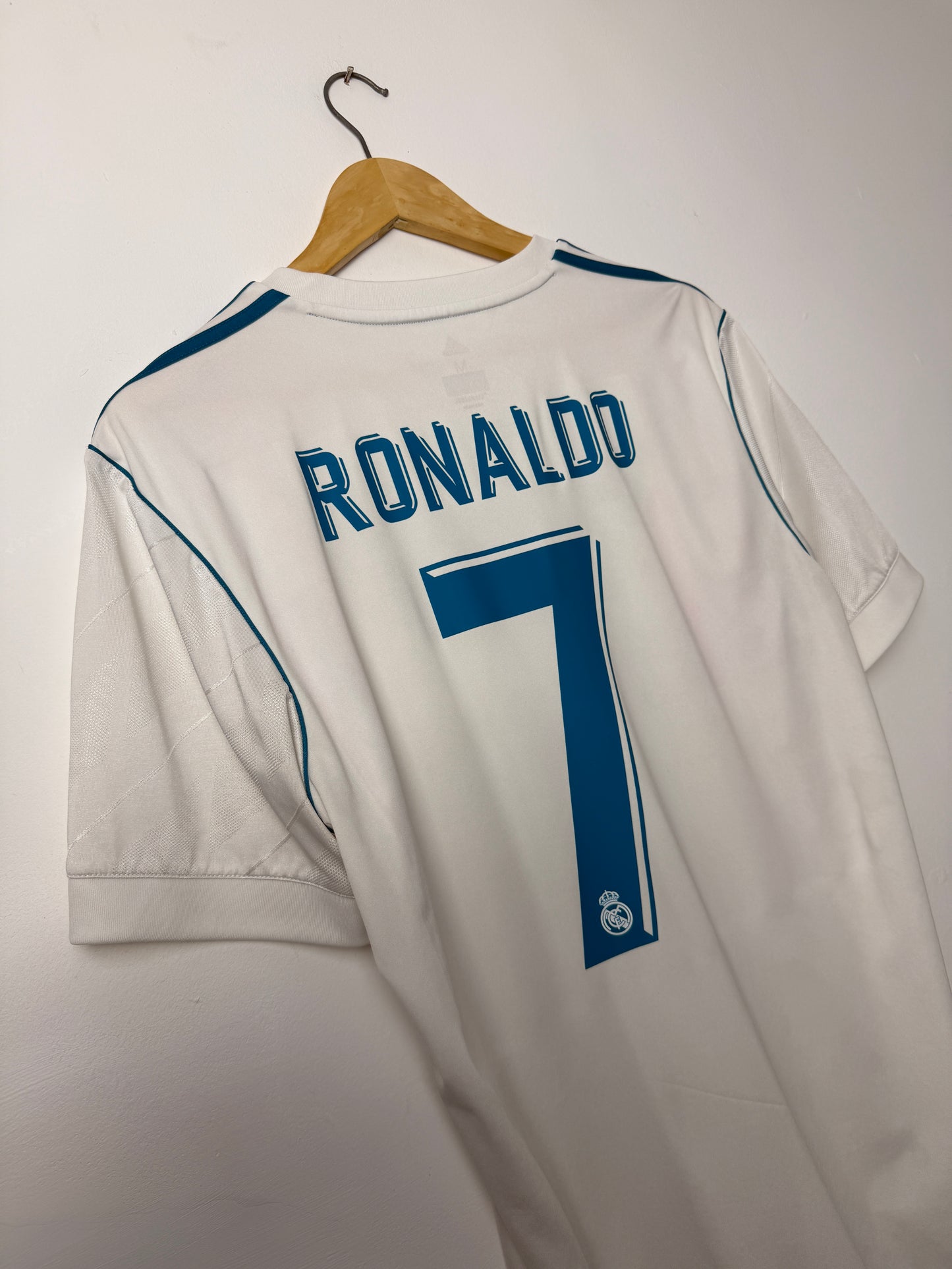 Cristiano Ronaldo Real Madrid CF 2017-18 home football shirt (M)