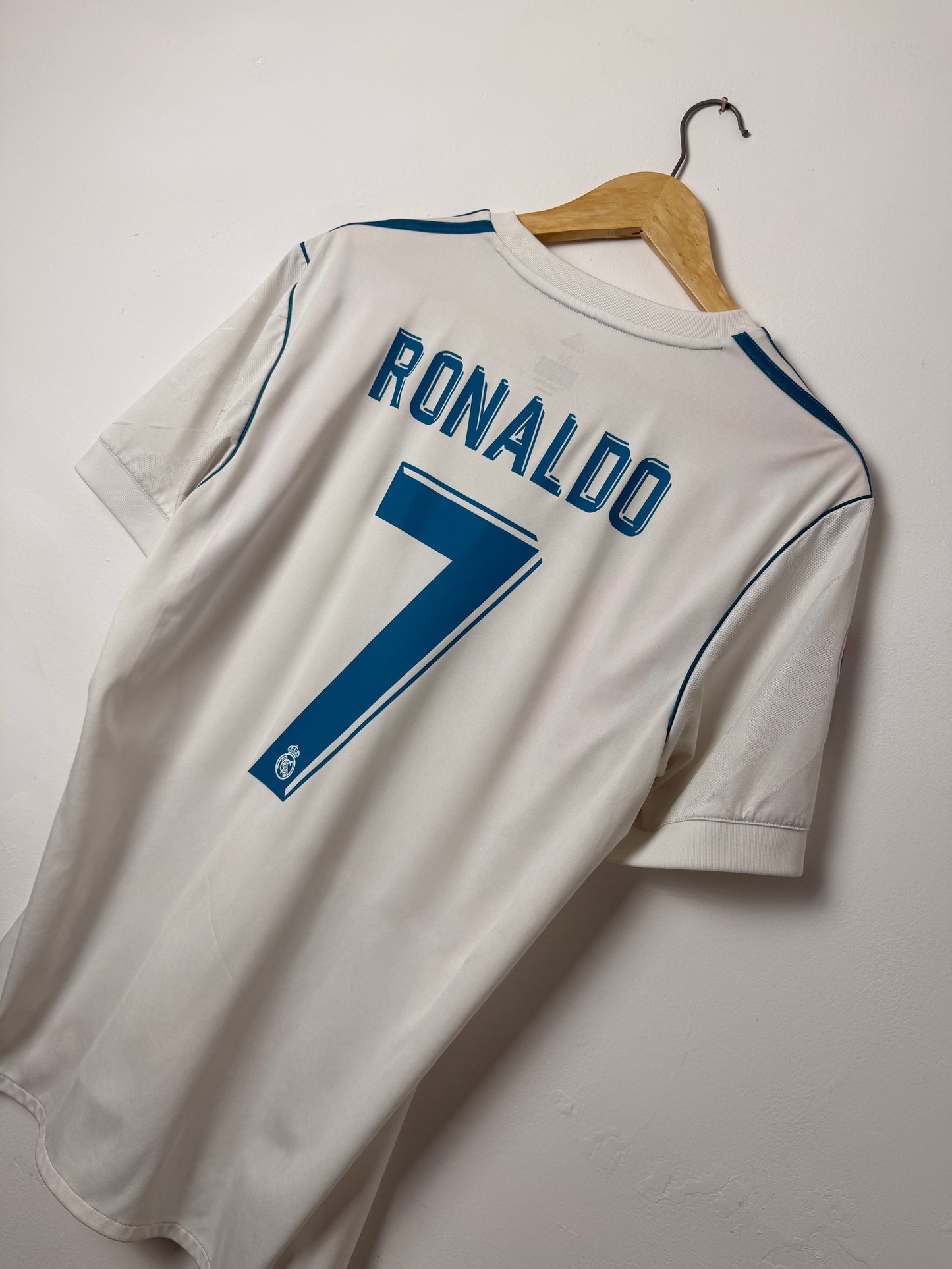 Cristiano Ronaldo Real Madrid CF 2017-18 home football shirt (M)