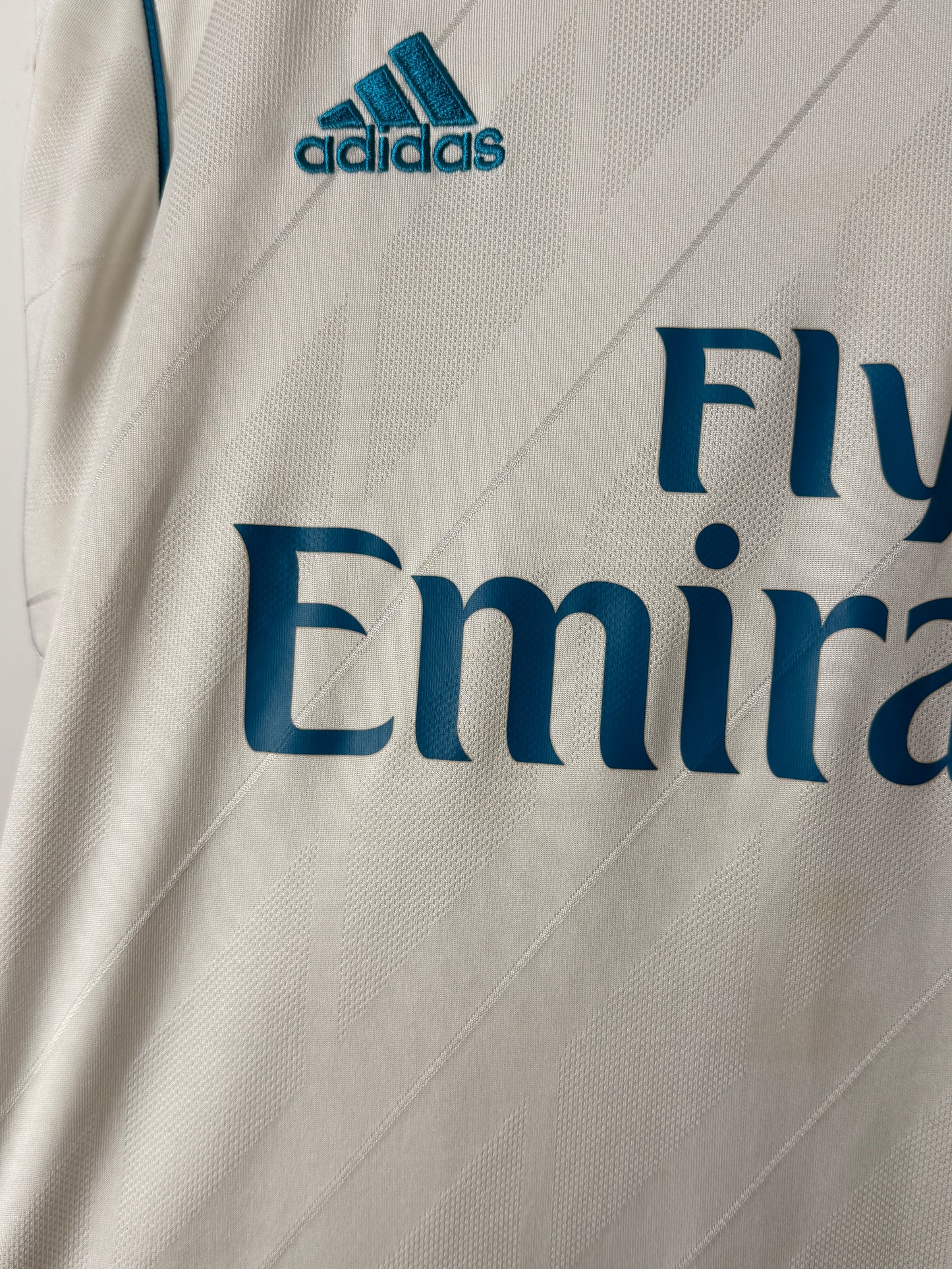Cristiano Ronaldo Real Madrid CF 2017-18 home football shirt (M)