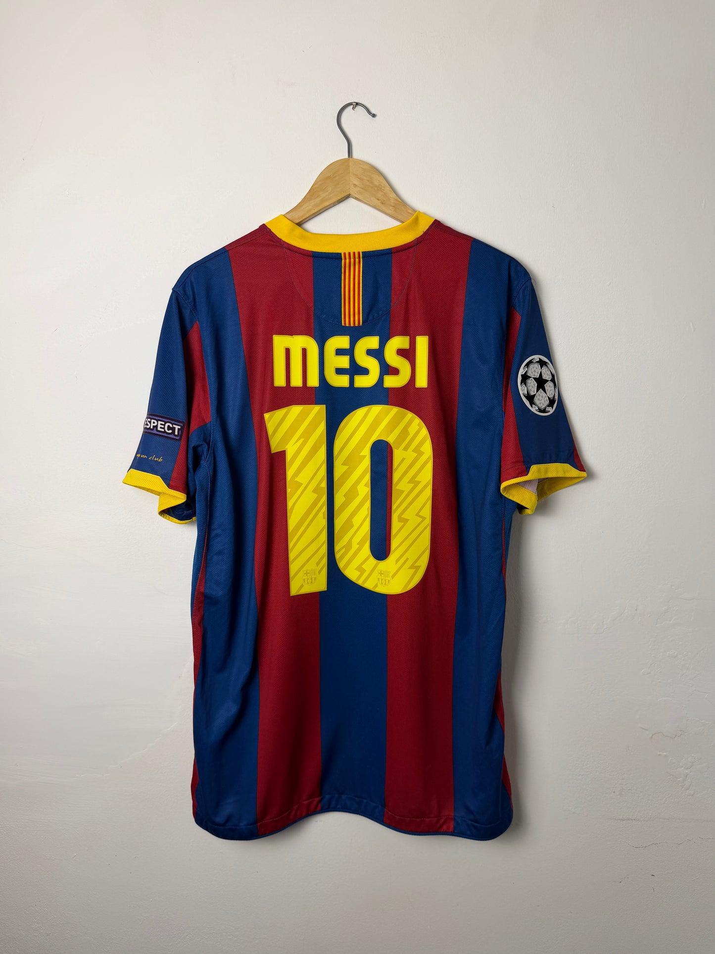 Lionel Messi FC Barcelona 2010-11 home football shirt (L)