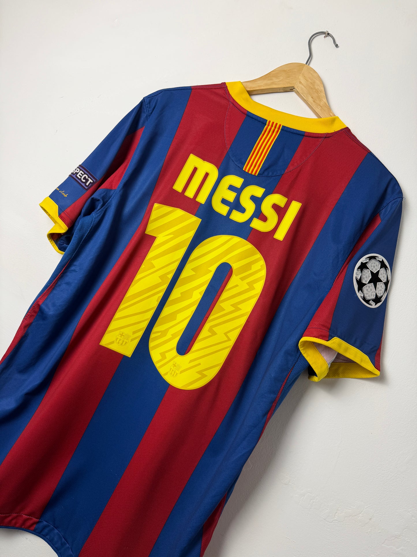 Lionel Messi FC Barcelona 2010-11 home football shirt (L)