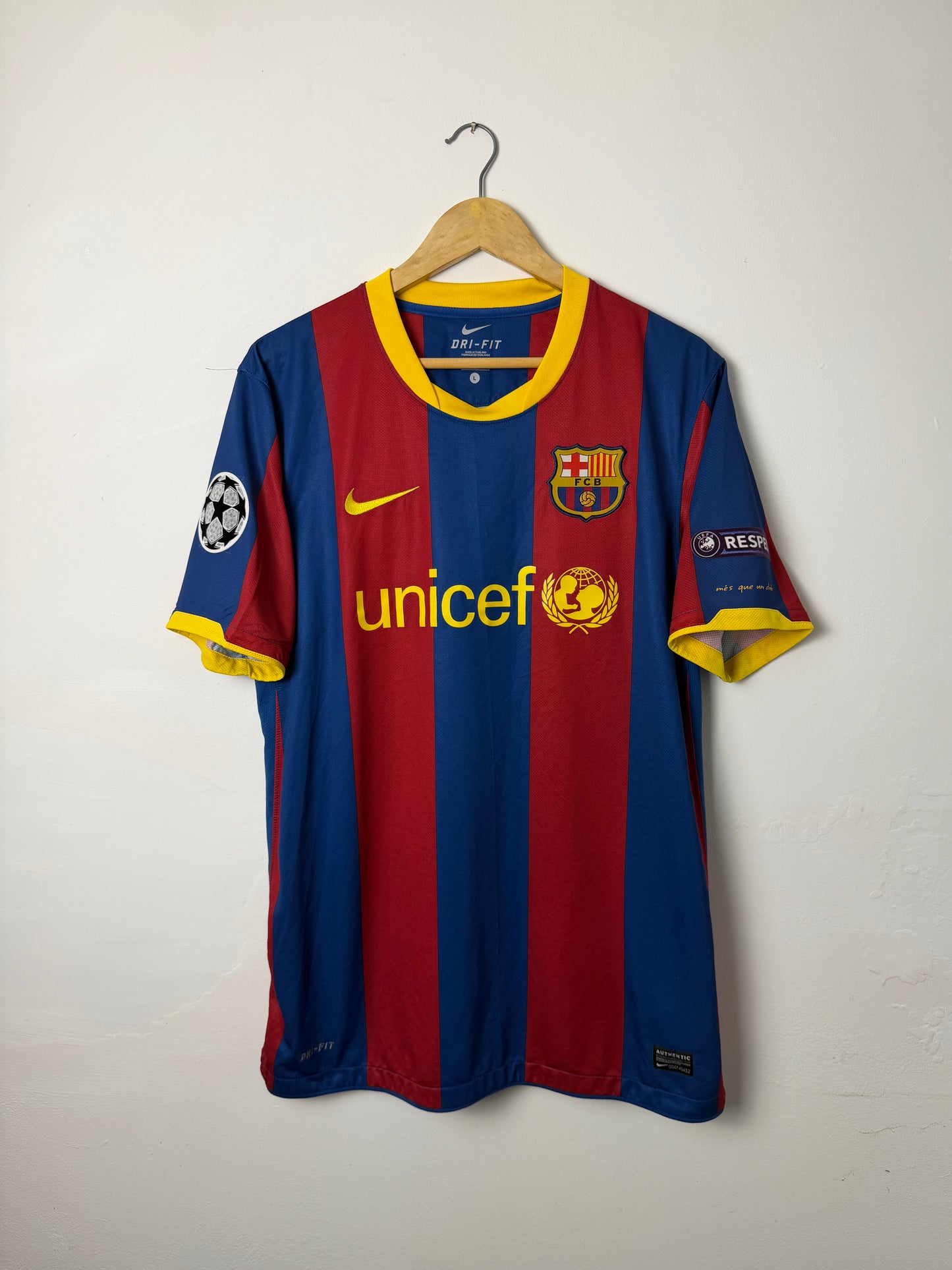 Lionel Messi FC Barcelona 2010-11 home football shirt (L)