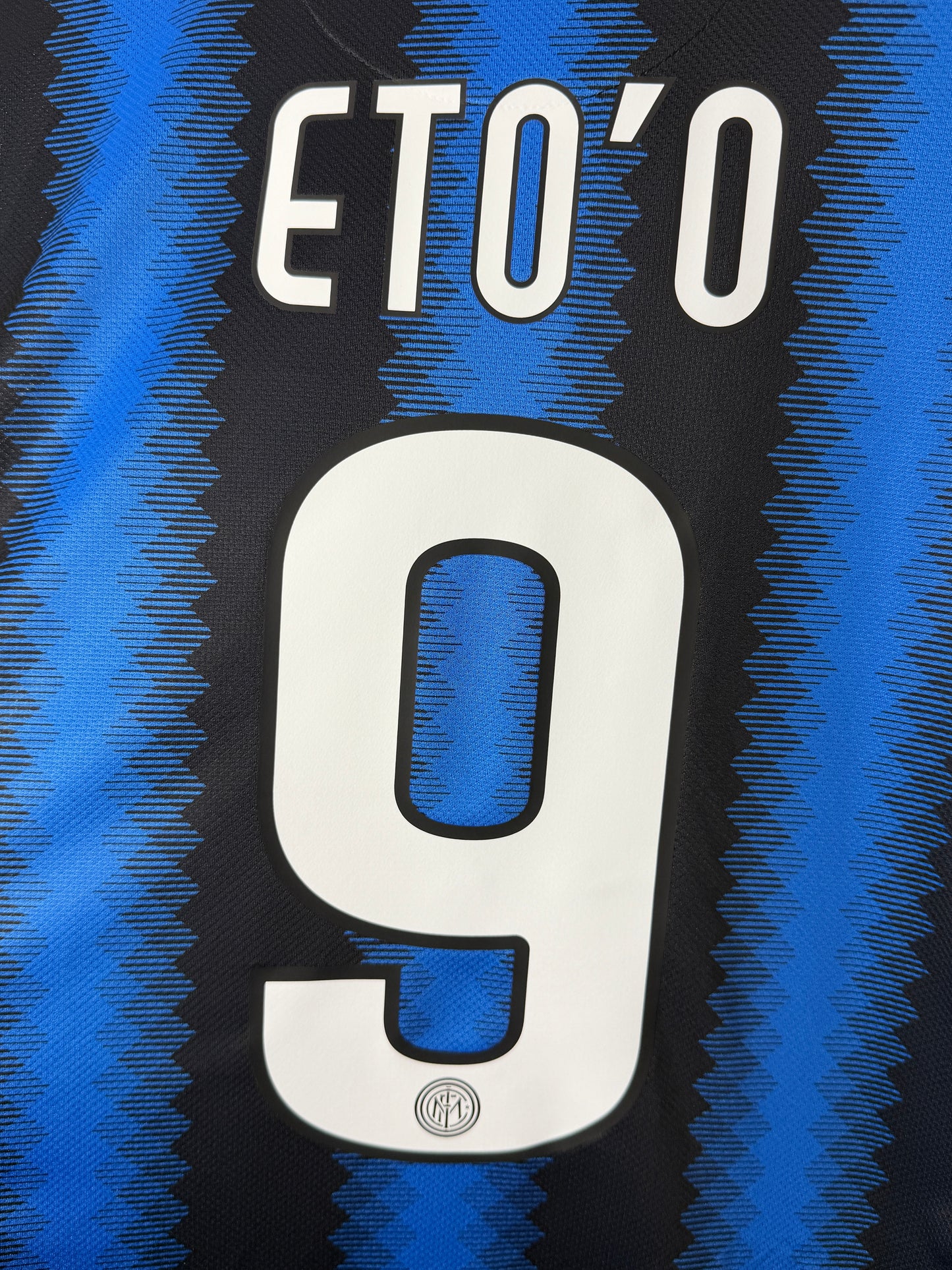 Samuel Eto'o Inter Milan 2010-11 home football shirt (L)