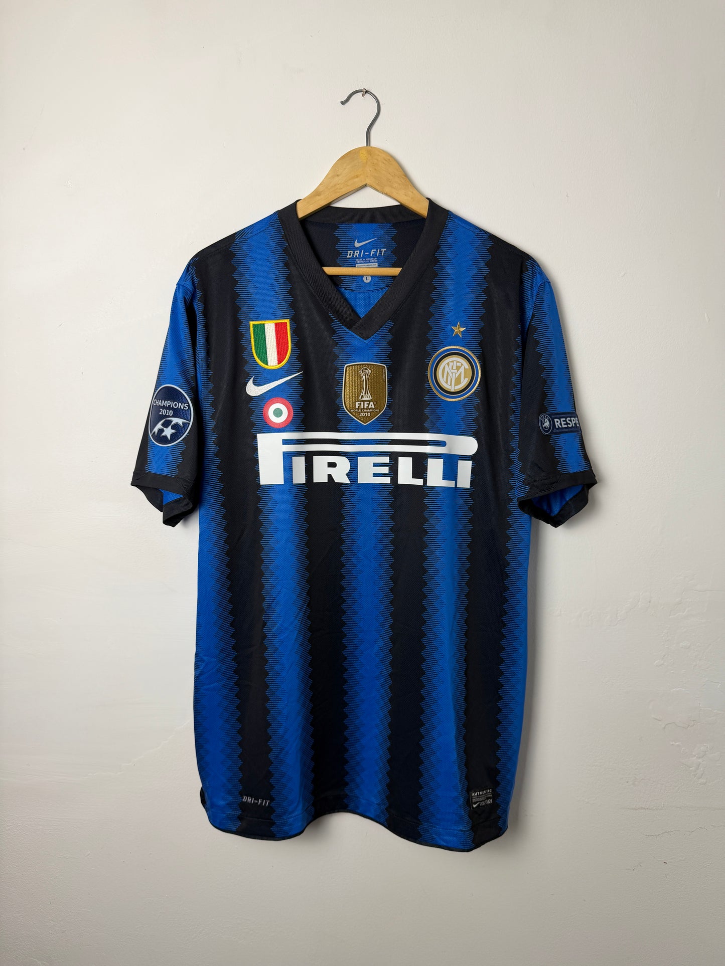 Samuel Eto'o Inter Milan 2010-11 home football shirt (L)