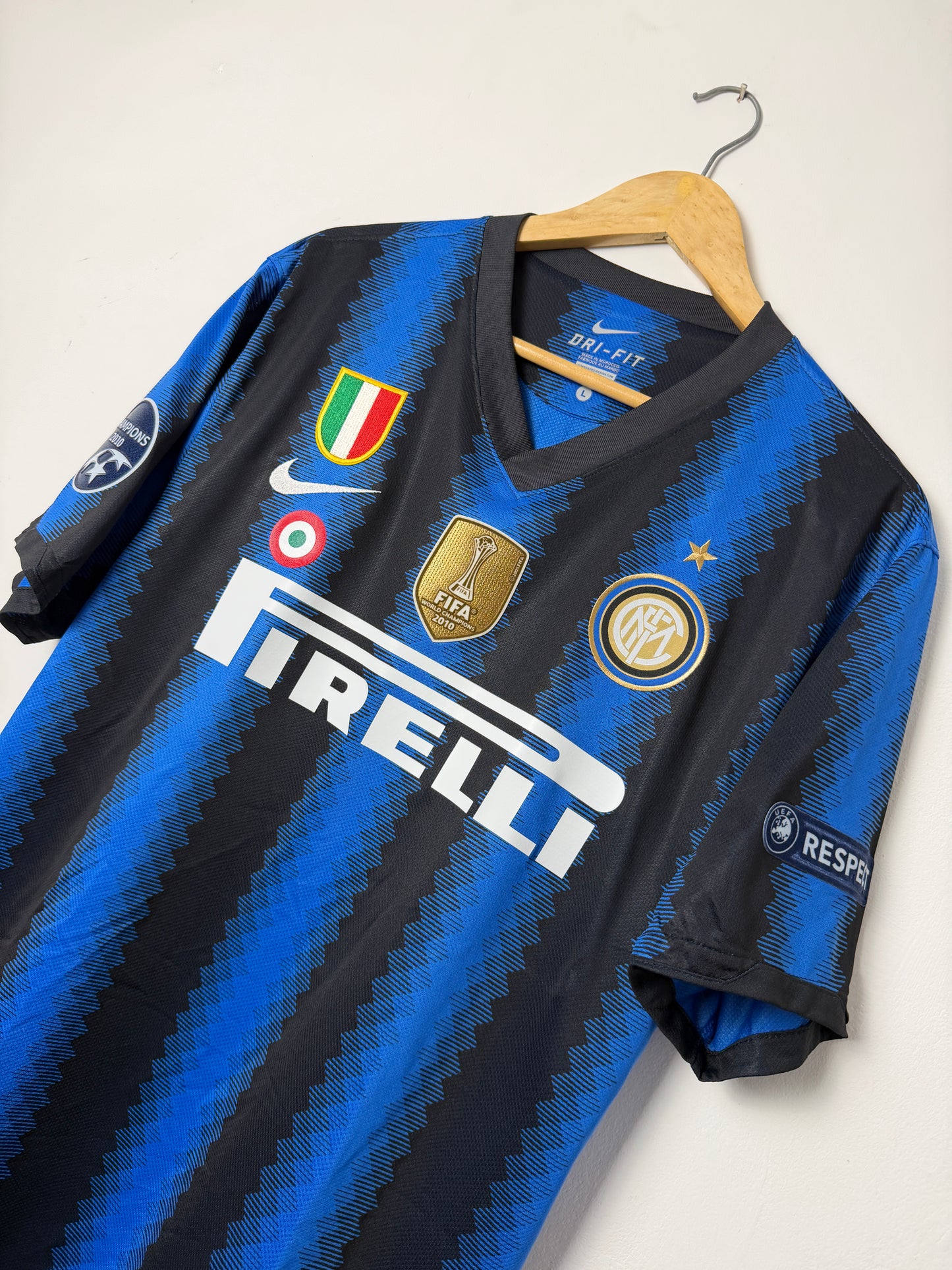 Samuel Eto'o Inter Milan 2010-11 home football shirt (L)