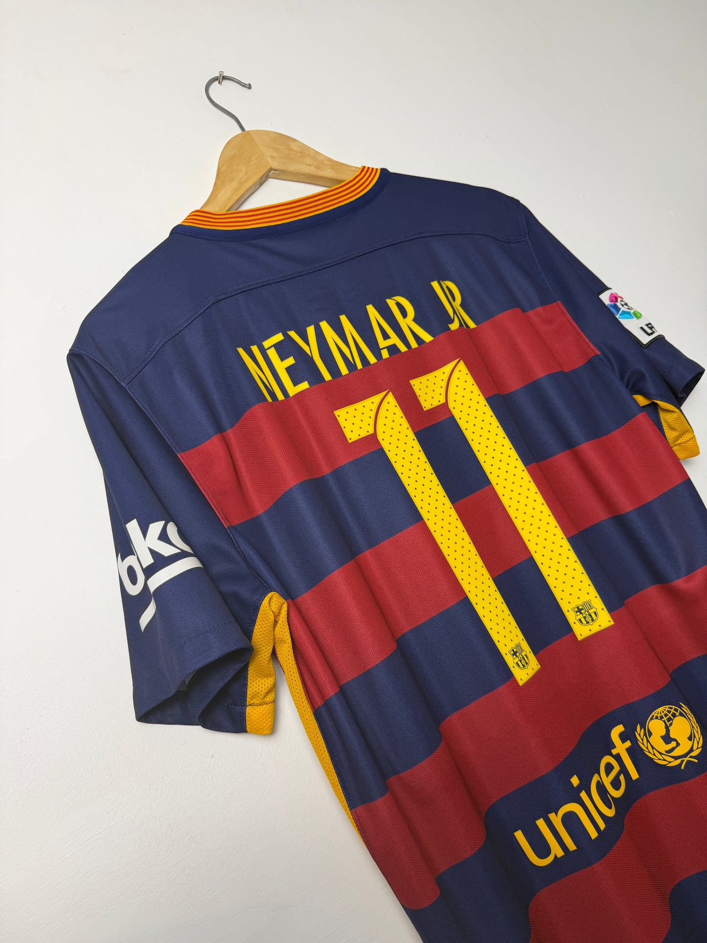 Neymar JR FC Barcelona 2015-16 home football shirt (L)