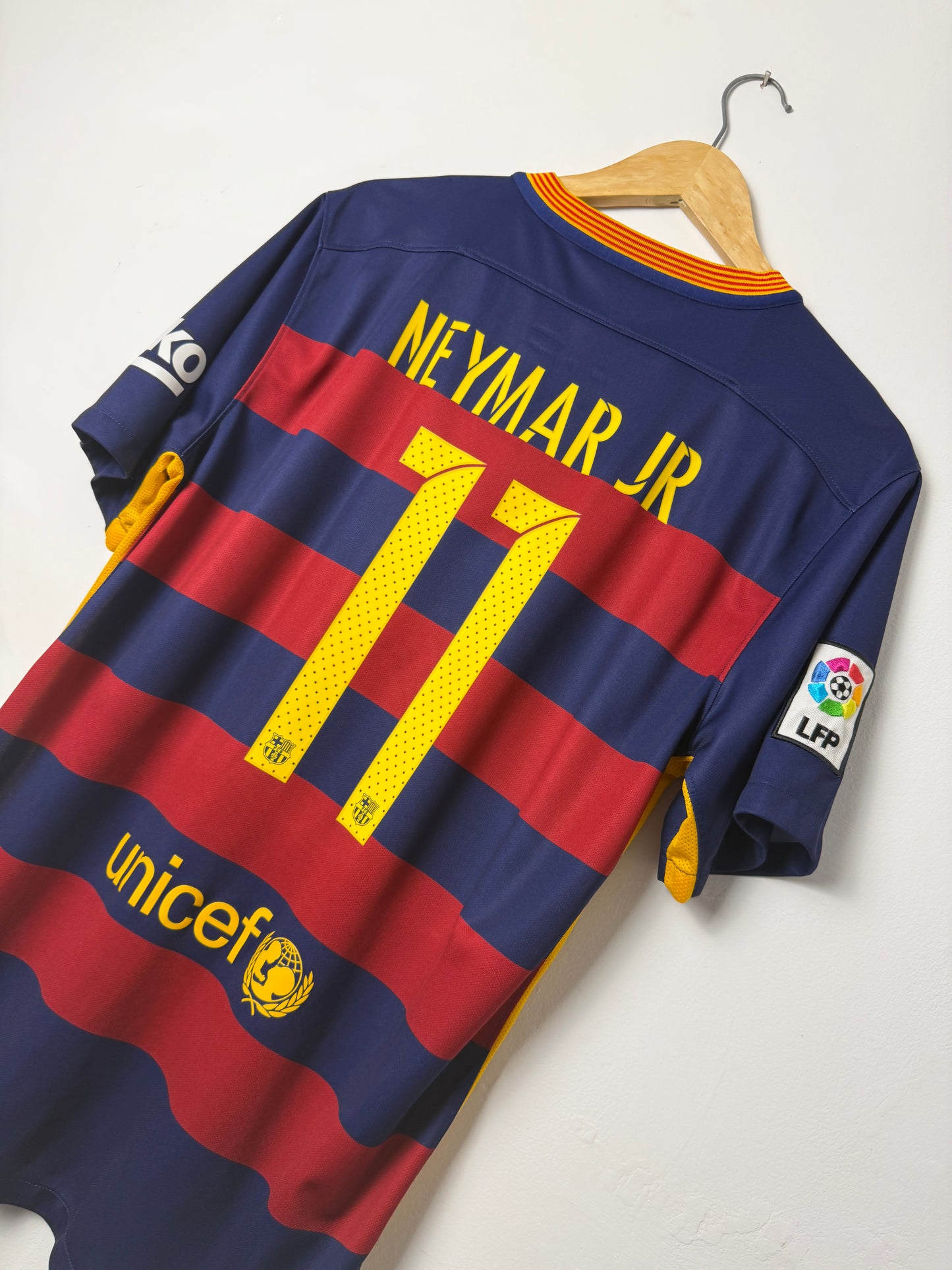 Neymar JR FC Barcelona 2015-16 home football shirt (L)