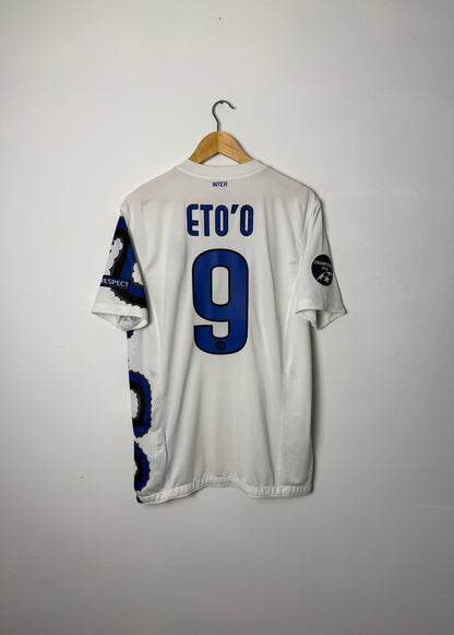 Samuel Eto'o Inter Milan 2010-11 away football shirt (M)