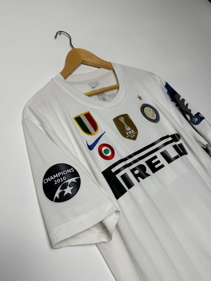 Samuel Eto'o Inter Milan 2010-11 away football shirt (M)