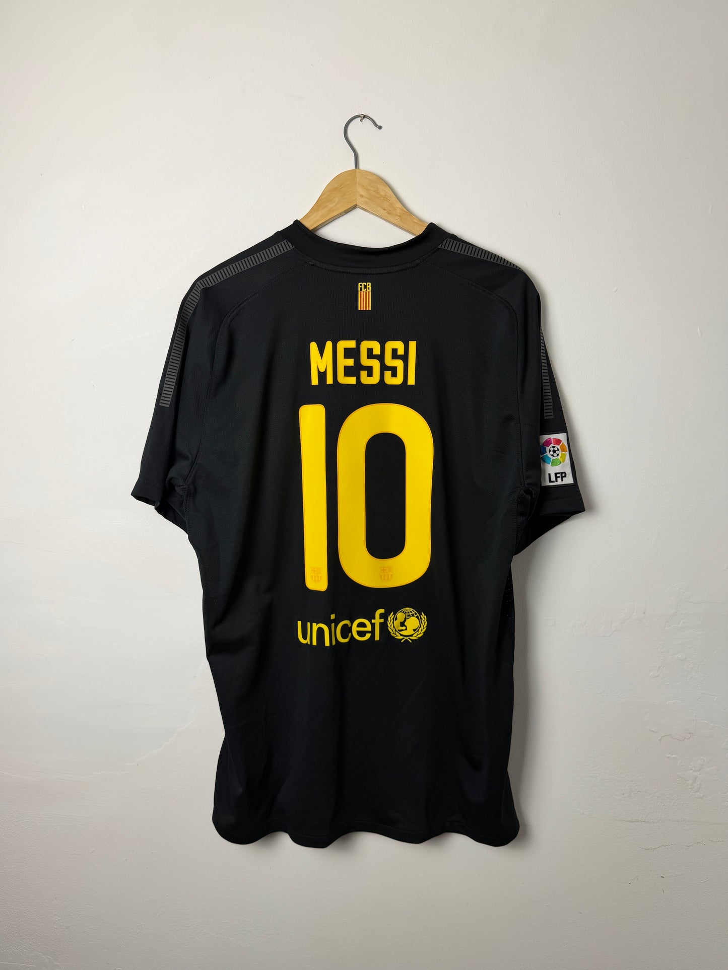 Lionel Messi FC Barcelona 2011-12 away football shirt (XL)