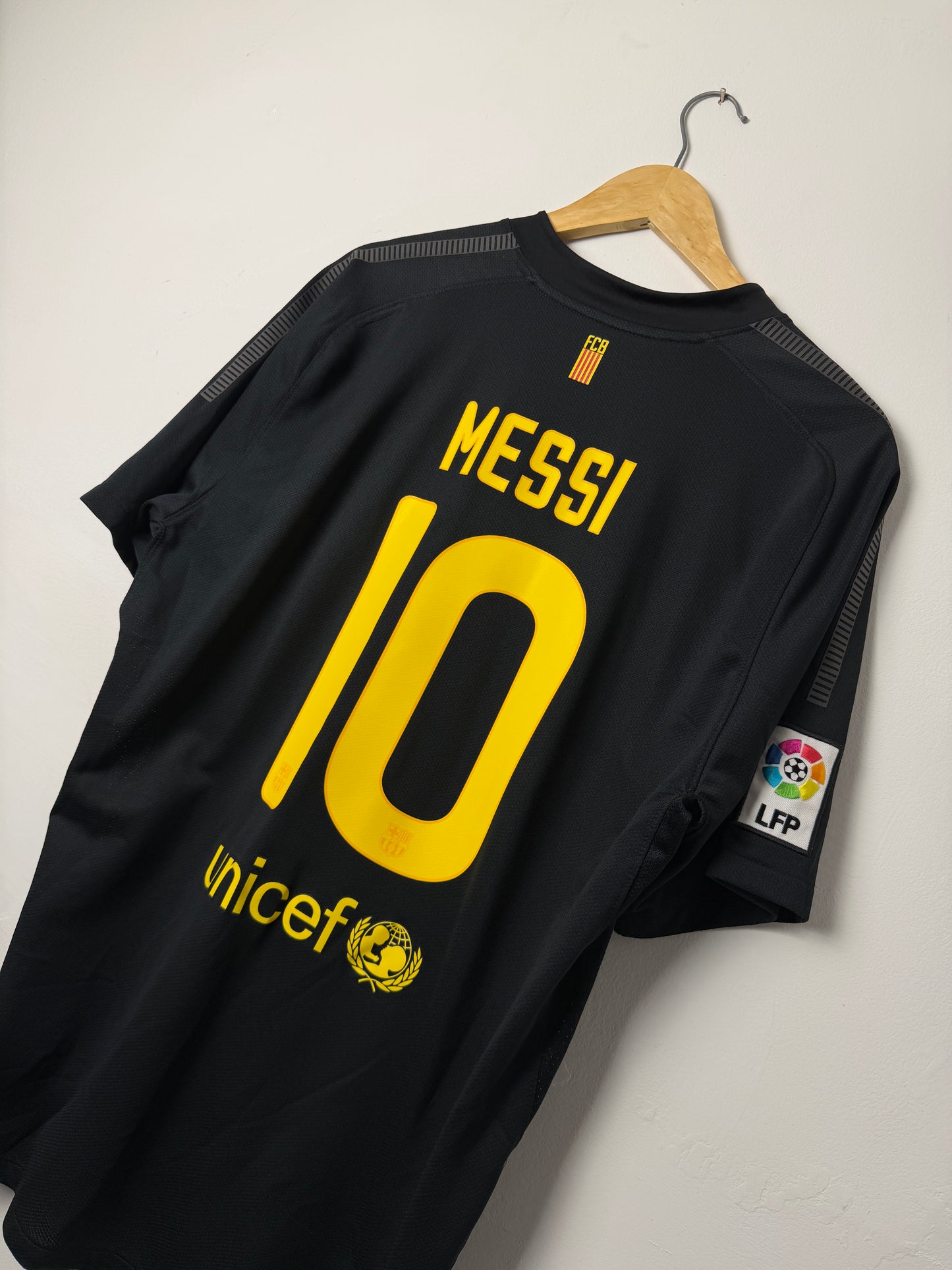Lionel Messi FC Barcelona 2011-12 away football shirt (XL)