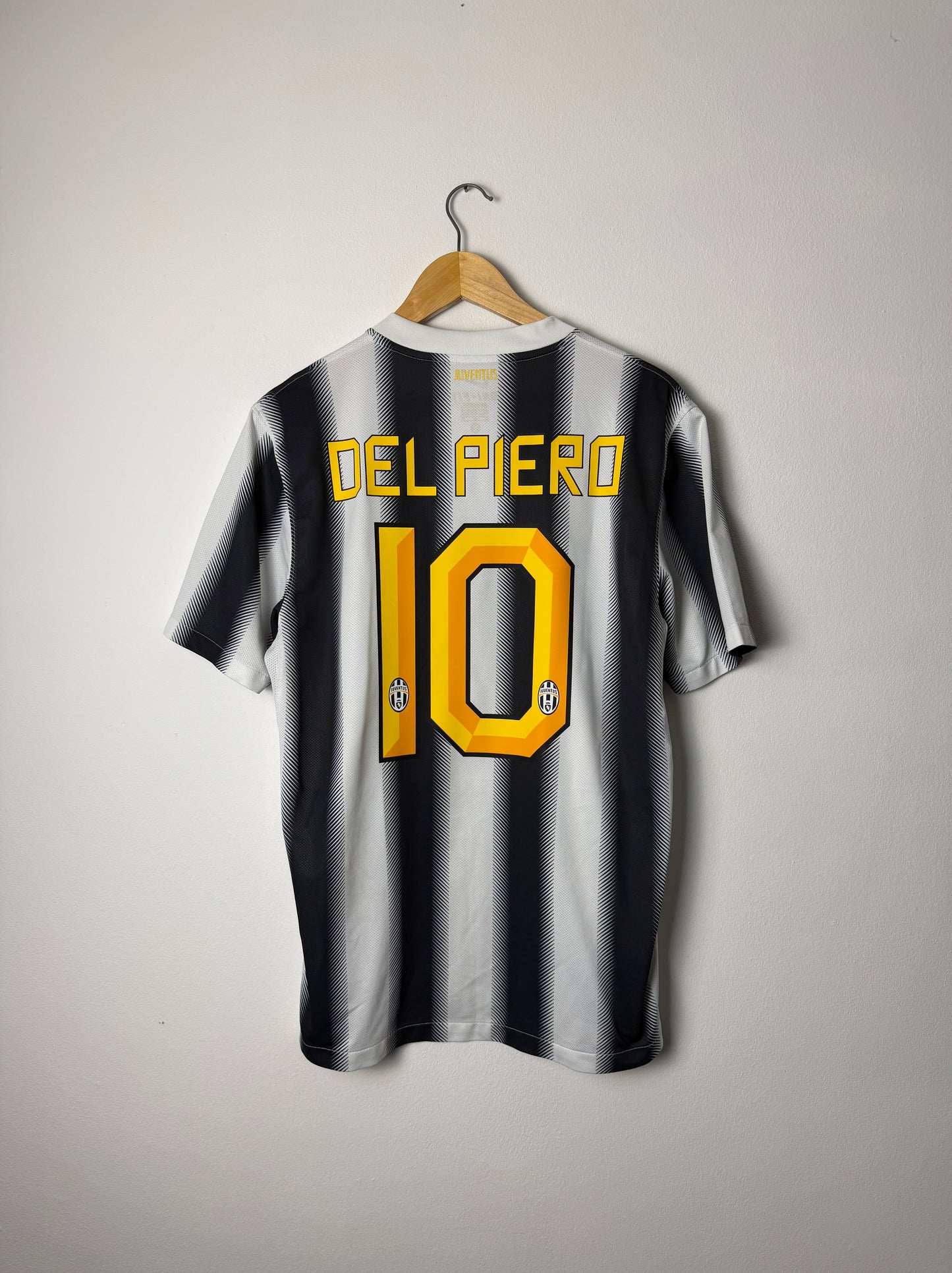 Alessandro Del Piero Juventus FC 2011-12 home football shirt (M)