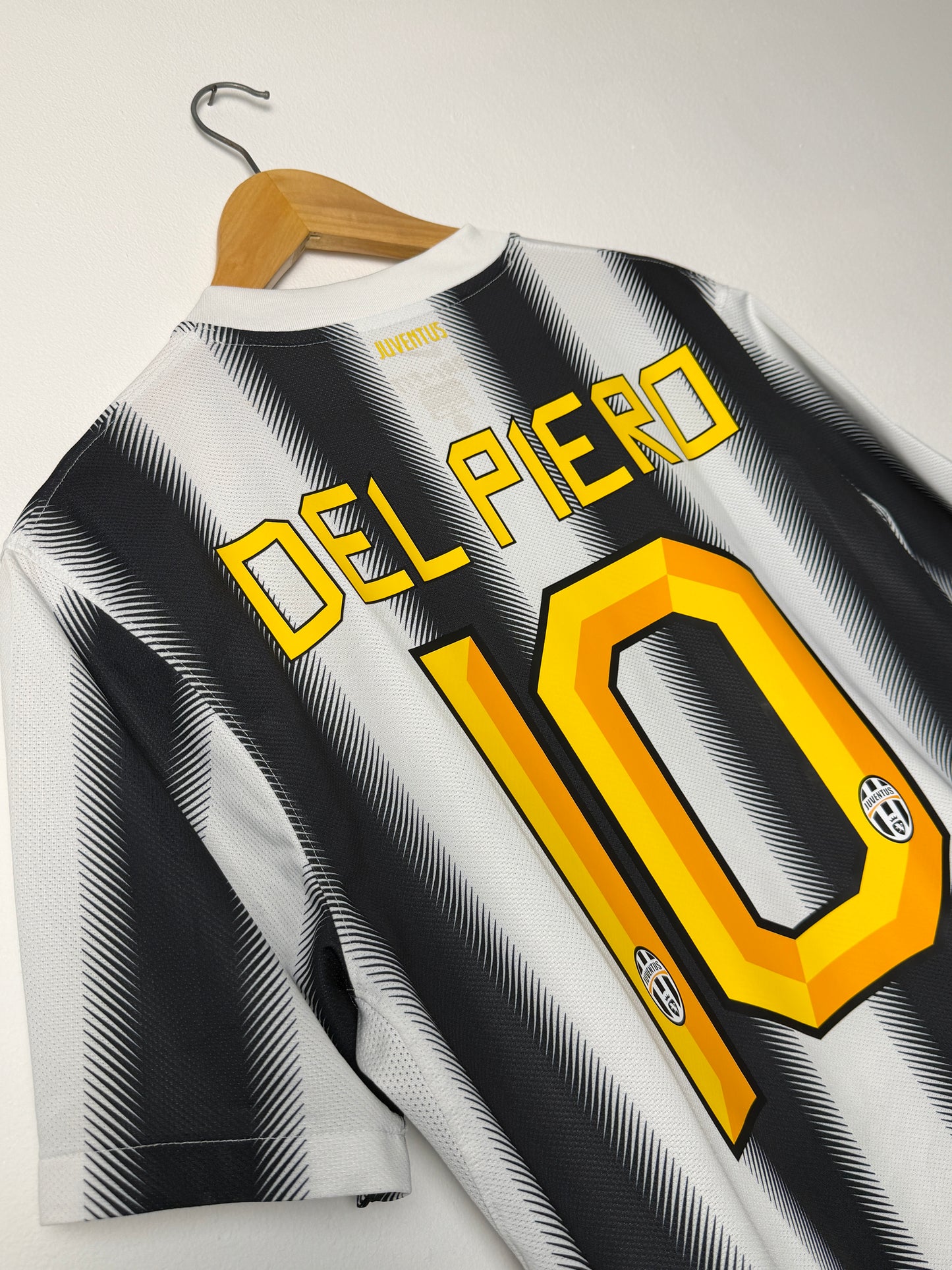 Alessandro Del Piero Juventus FC 2011-12 home football shirt (M)