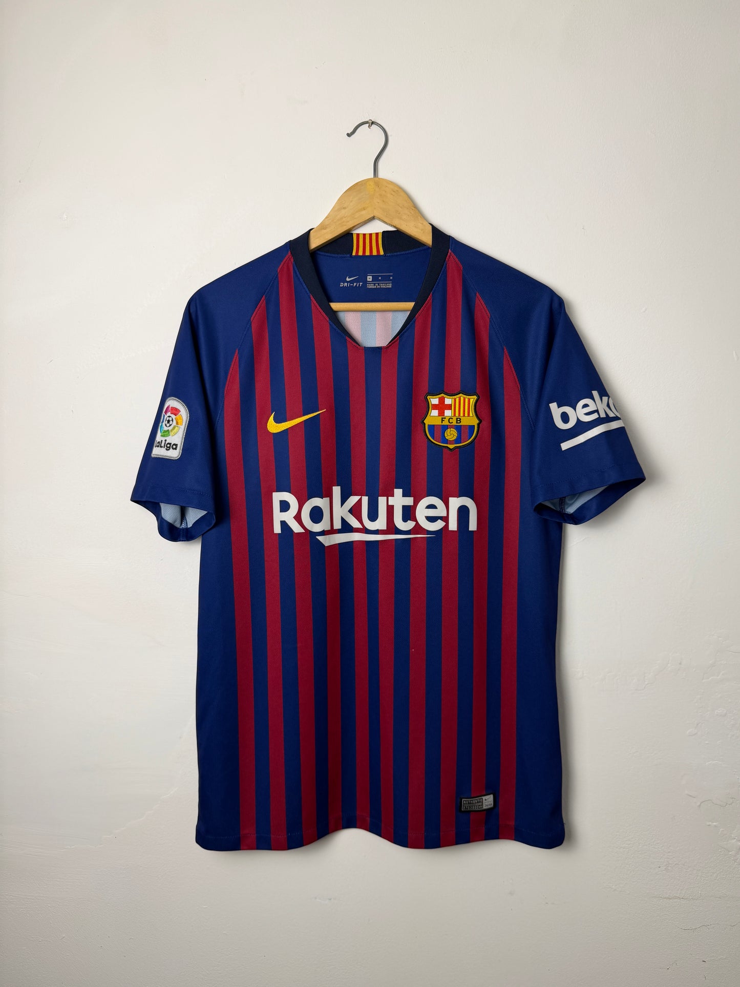 Lionel Messi FC Barcelona 2018-19 home football shirt (M)