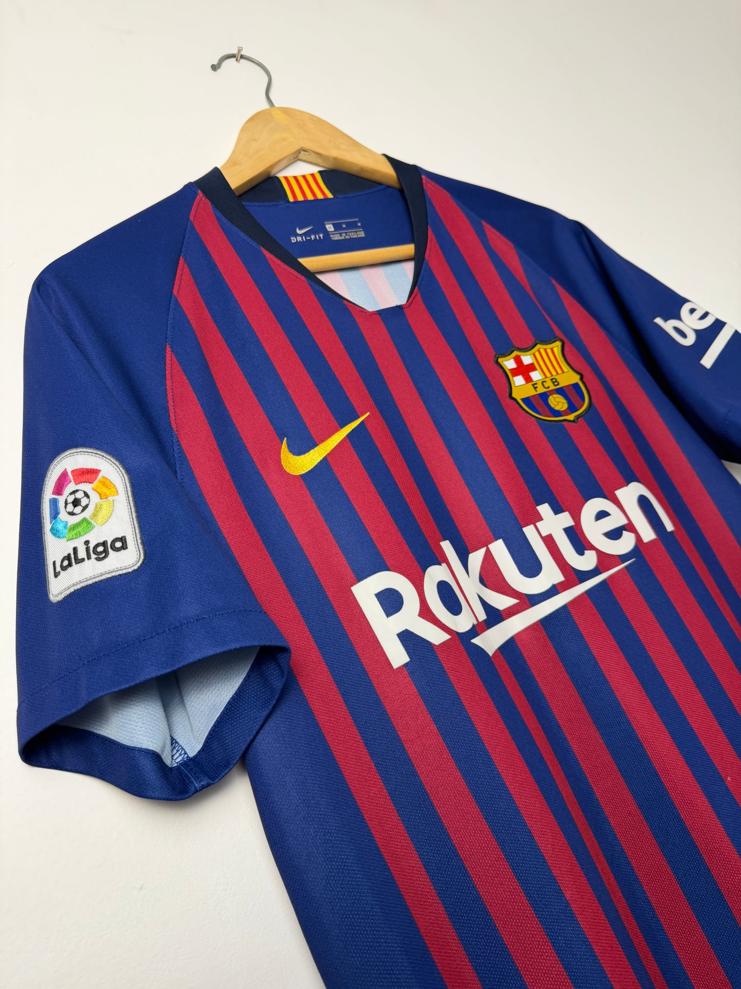 Lionel Messi FC Barcelona 2018-19 home football shirt (M)