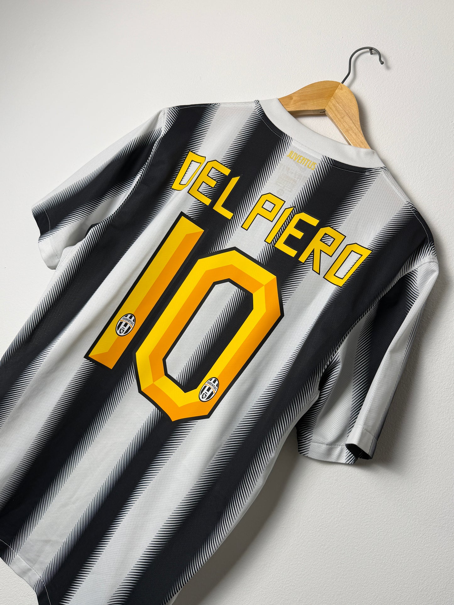 Alessandro Del Piero Juventus FC 2011-12 home football shirt (M)