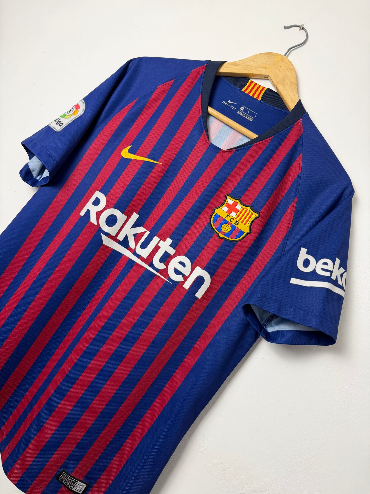 Lionel Messi FC Barcelona 2018-19 home football shirt (M)