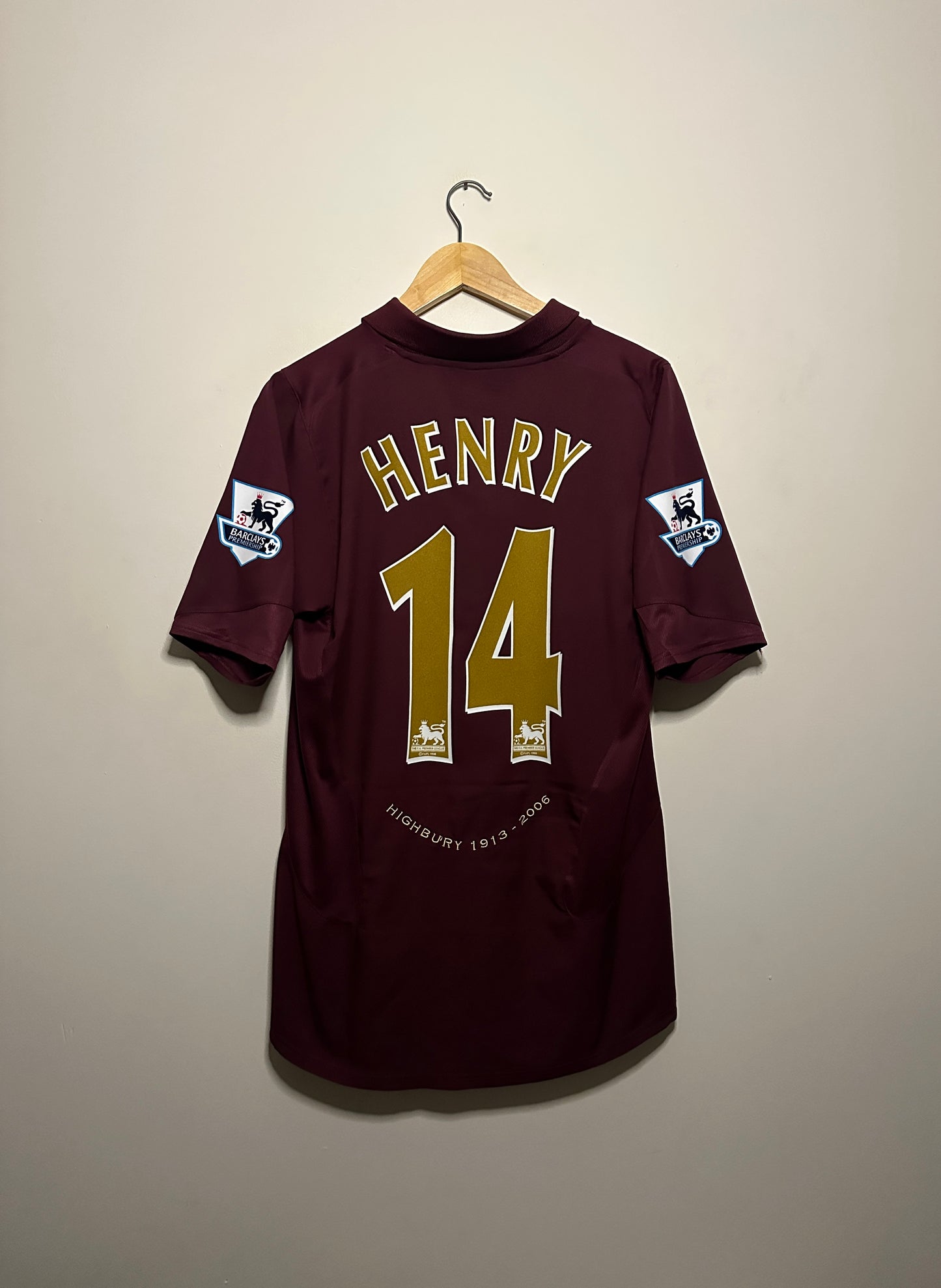 Thierry Henry Arsenal FC Highbury final game edition 2005-06 home football shirt (M)