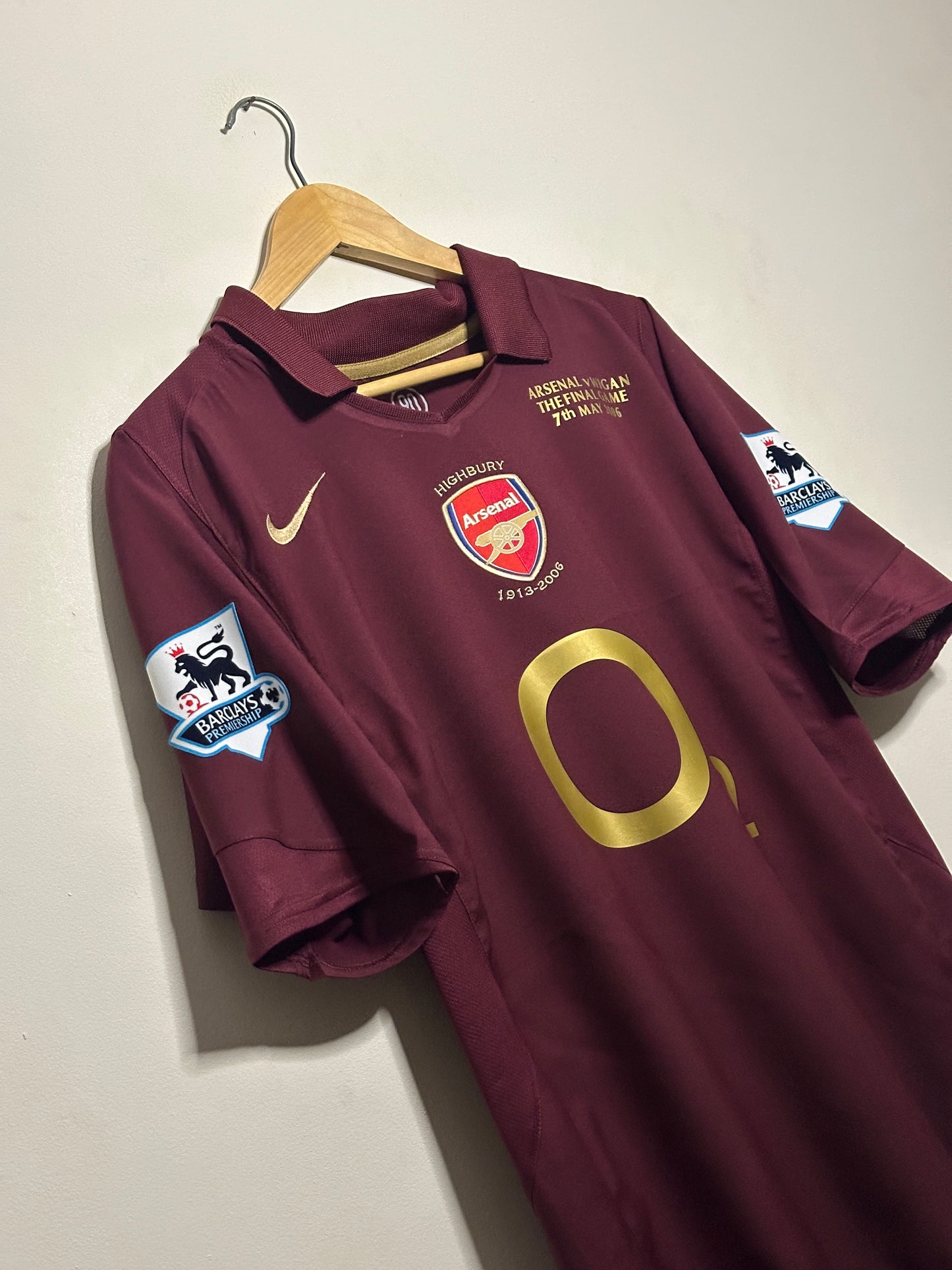 Thierry Henry Arsenal FC Highbury final game edition 2005-06 home football shirt (M)