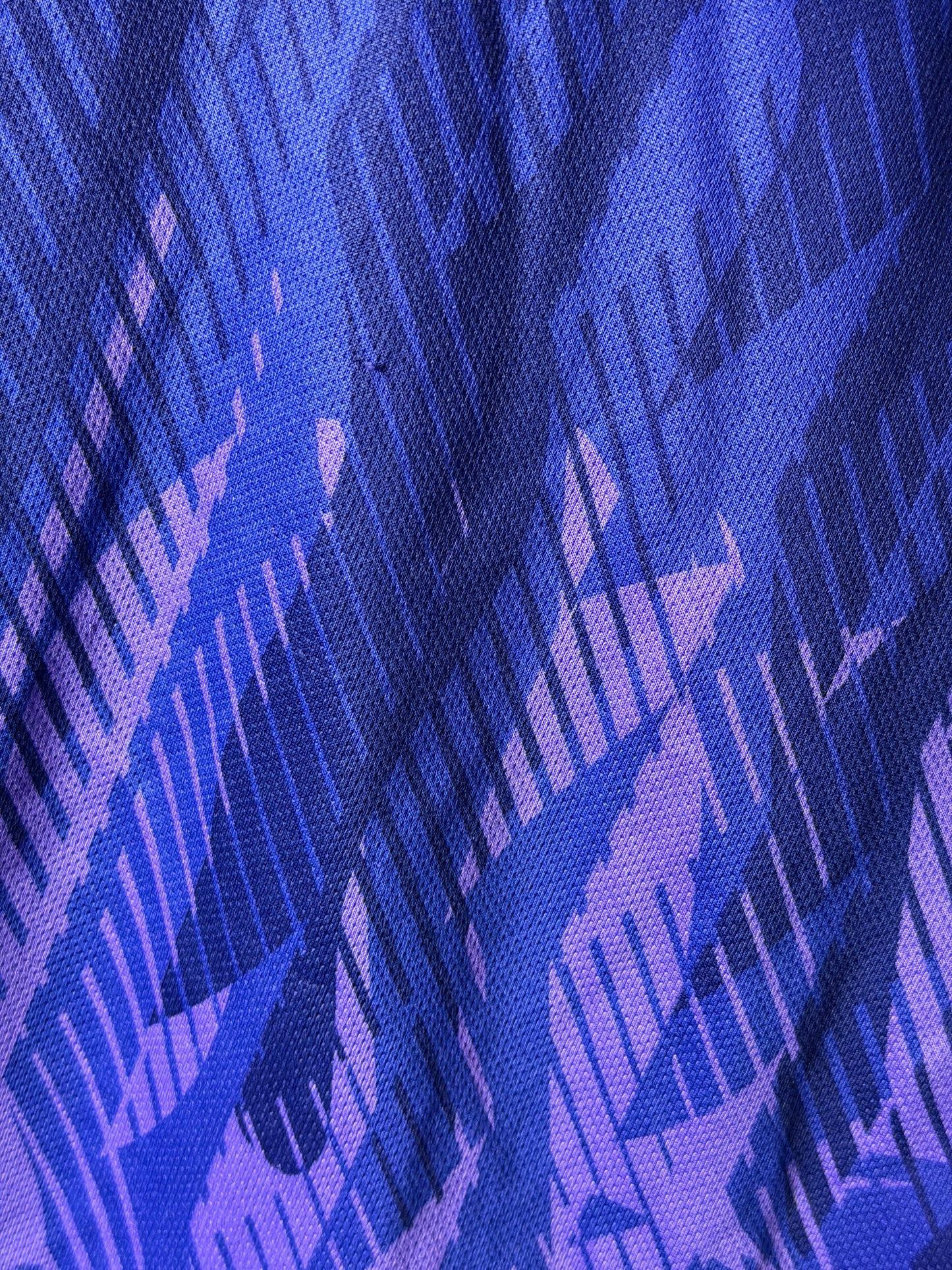 Lionel Messi Argentina 2022 away football shirt (M)