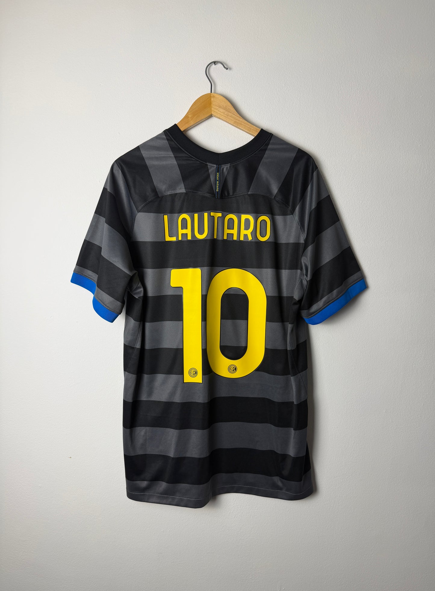 Lautaro Martinez Inter Milan 2020-21 third football shirt (XL)