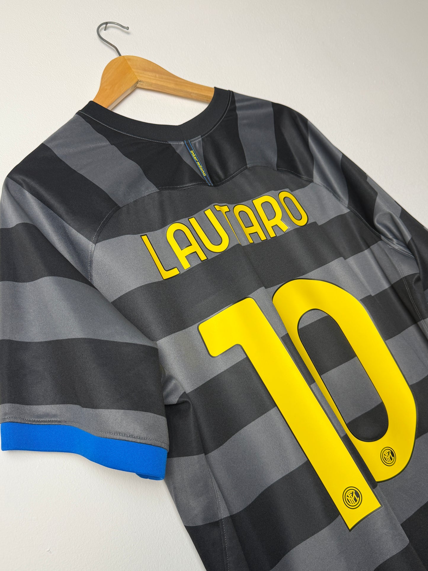 Lautaro Martinez Inter Milan 2020-21 third football shirt (XL)