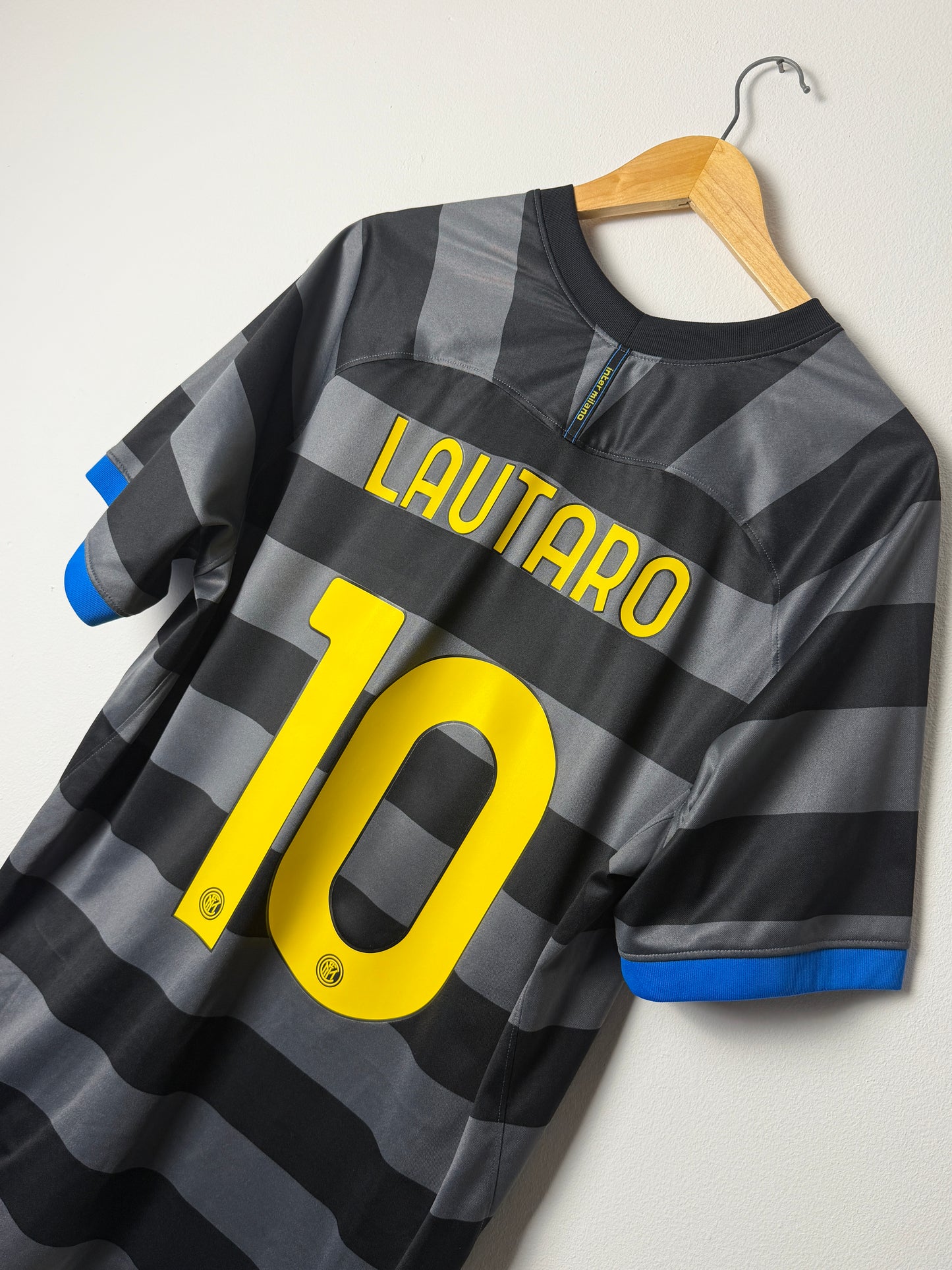 Lautaro Martinez Inter Milan 2020-21 third football shirt (XL)