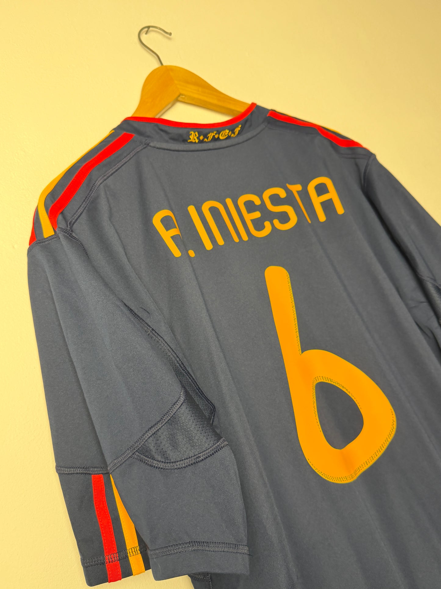 Andres Iniesta Spain 2010 World Cup final away football shirt (XXL)