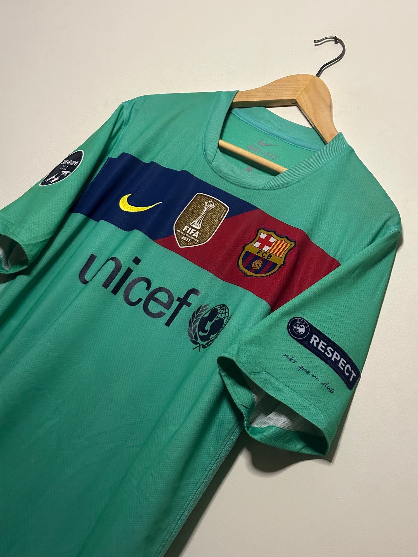 Lionel Messi FC Barcelona 2011-12 third football shirt (L)