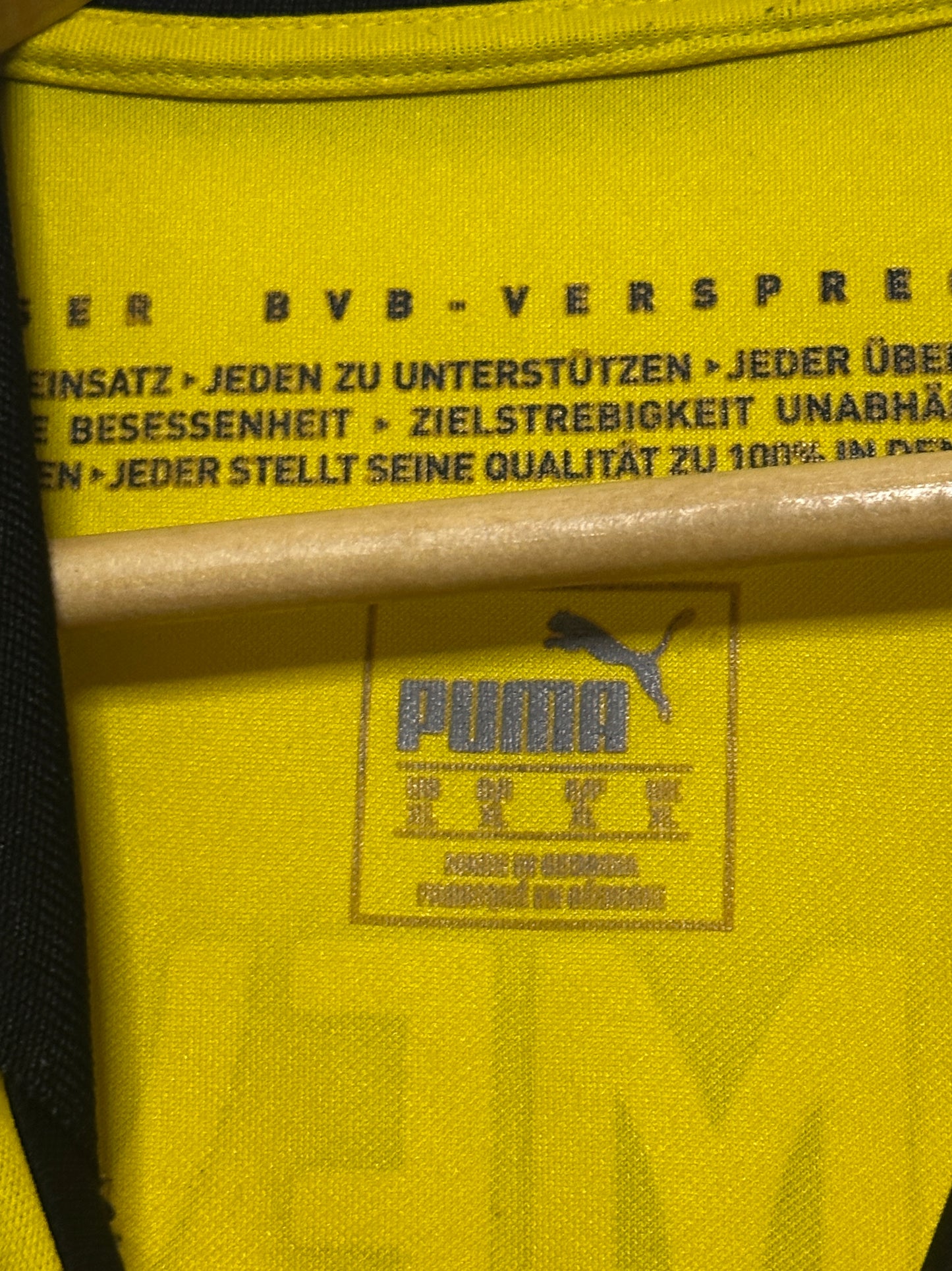 Pierre-Emerick Aubameyang Borussia Dortmund 2015-16 home football shirt (XL)