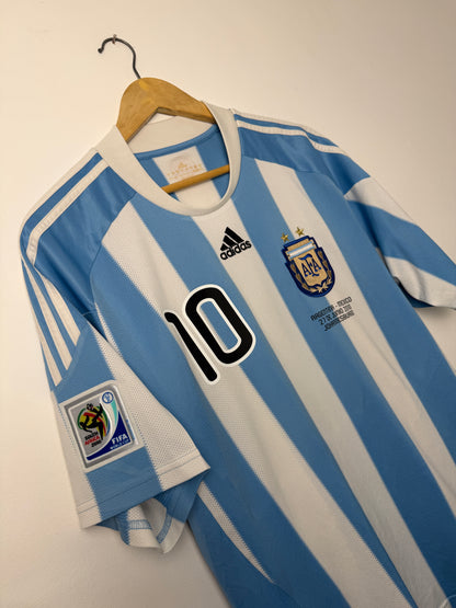 Lionel Messi Argentina 2010 home football shirt (L)