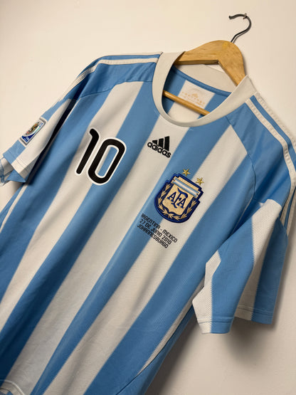 Lionel Messi Argentina 2010 home football shirt (L)