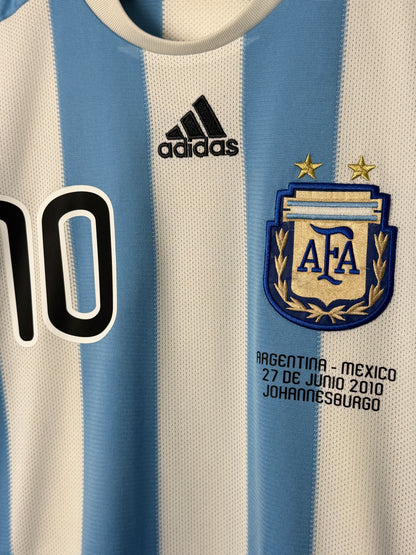 Lionel Messi Argentina 2010 home football shirt (L)