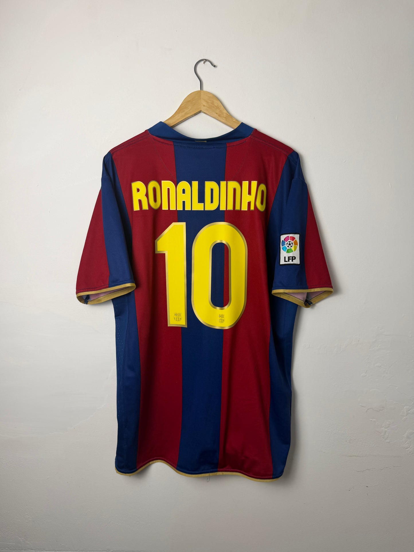 Ronaldinho FC Barcelona 2007-08 home football shirt (XL)