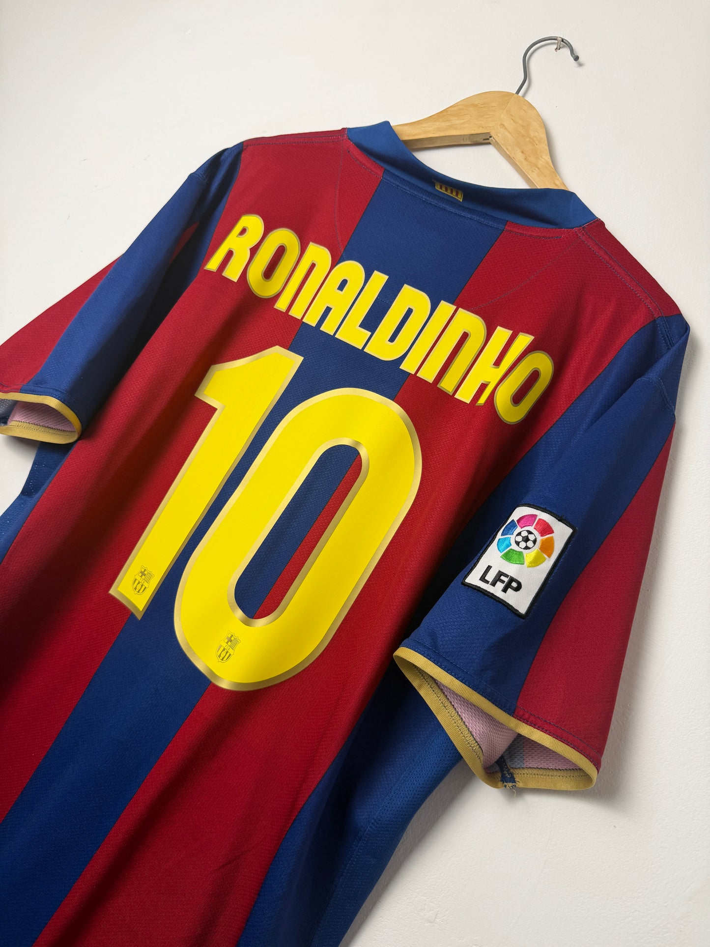 Ronaldinho FC Barcelona 2007-08 home football shirt (XL)
