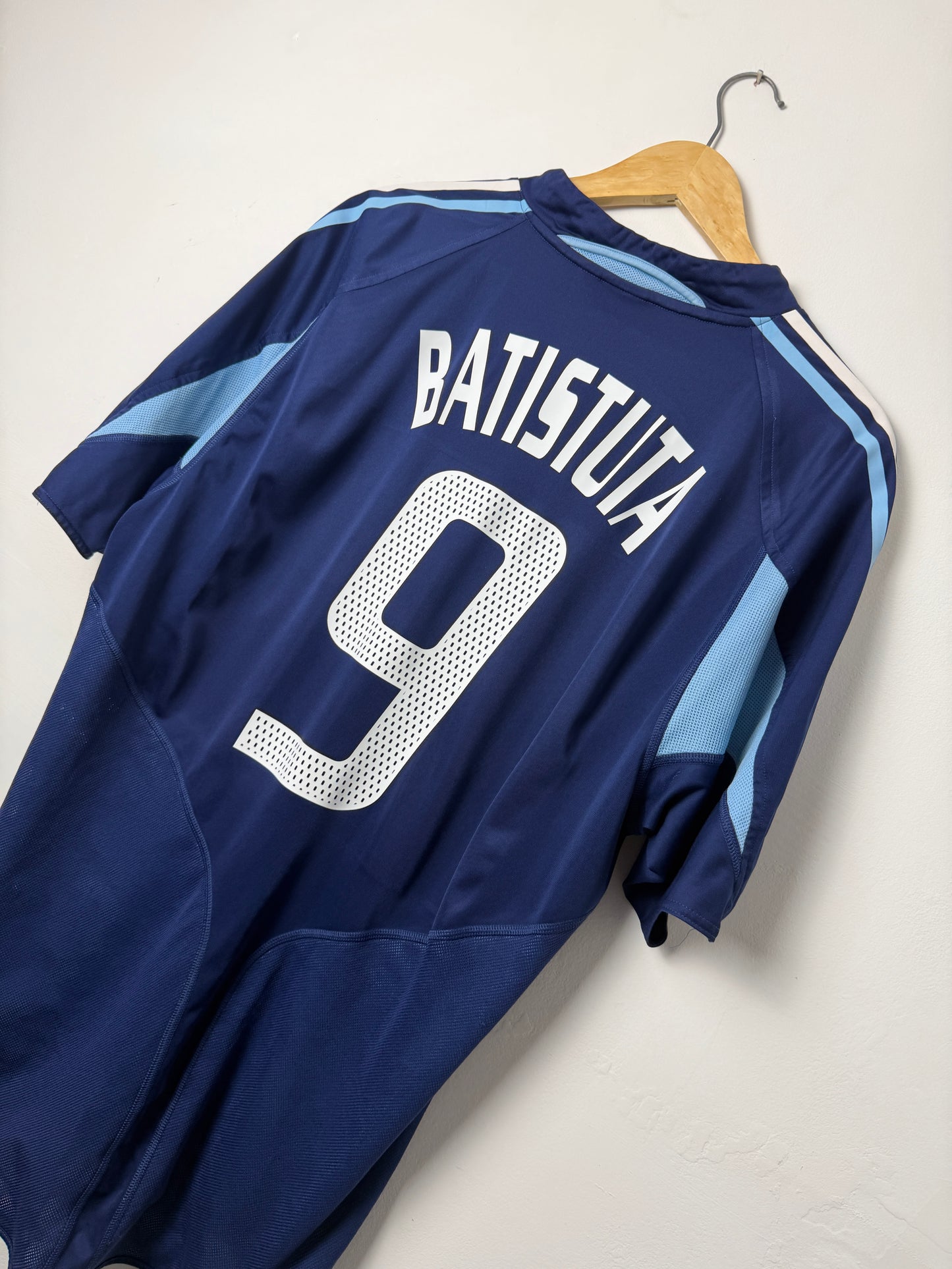 Gabriel Batistuta Argentina 2004 away football shirt (XL)