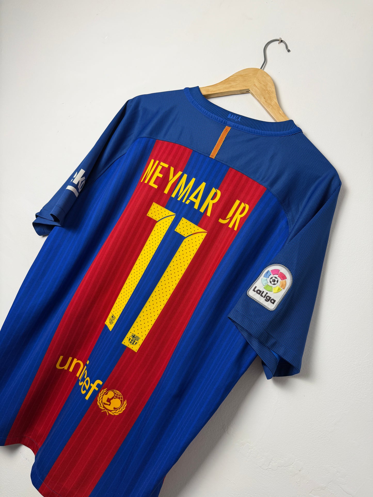 Neymar JR FC Barcelona 2016-17 home football shirt (XL)