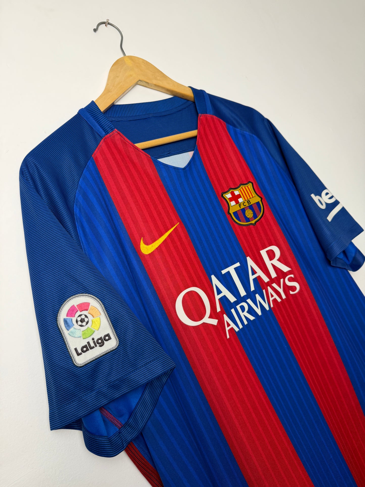 Neymar JR FC Barcelona 2016-17 home football shirt (XL)