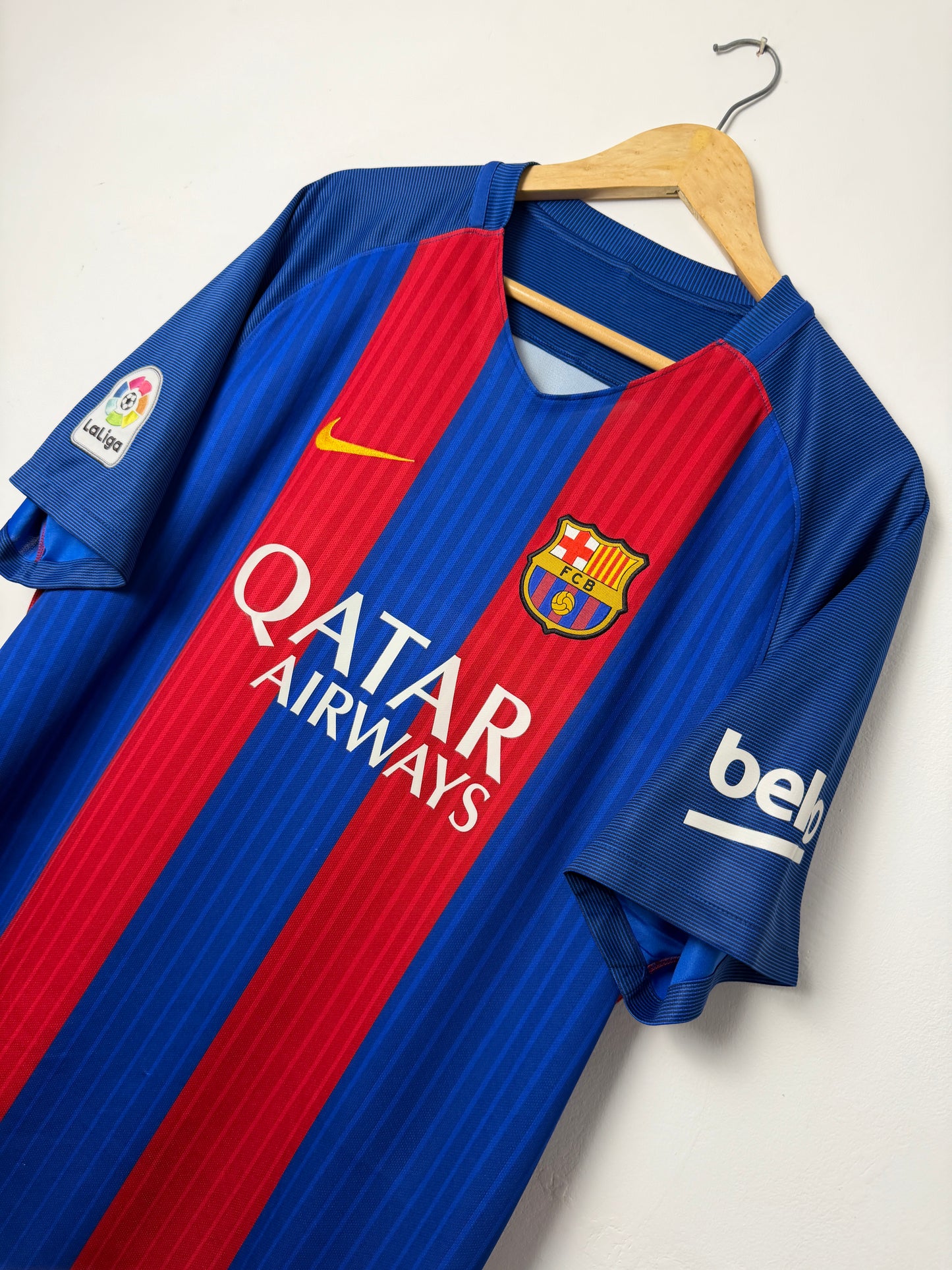 Neymar JR FC Barcelona 2016-17 home football shirt (XL)