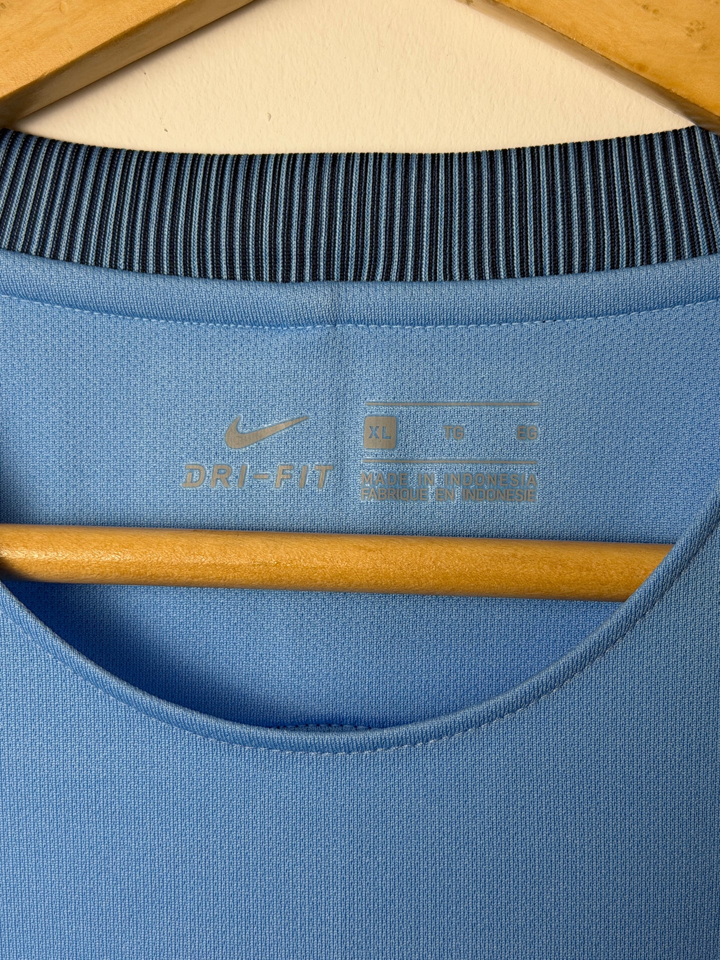 Sergio Aguero Manchester City FC 2017-18 home football shirt (XL)