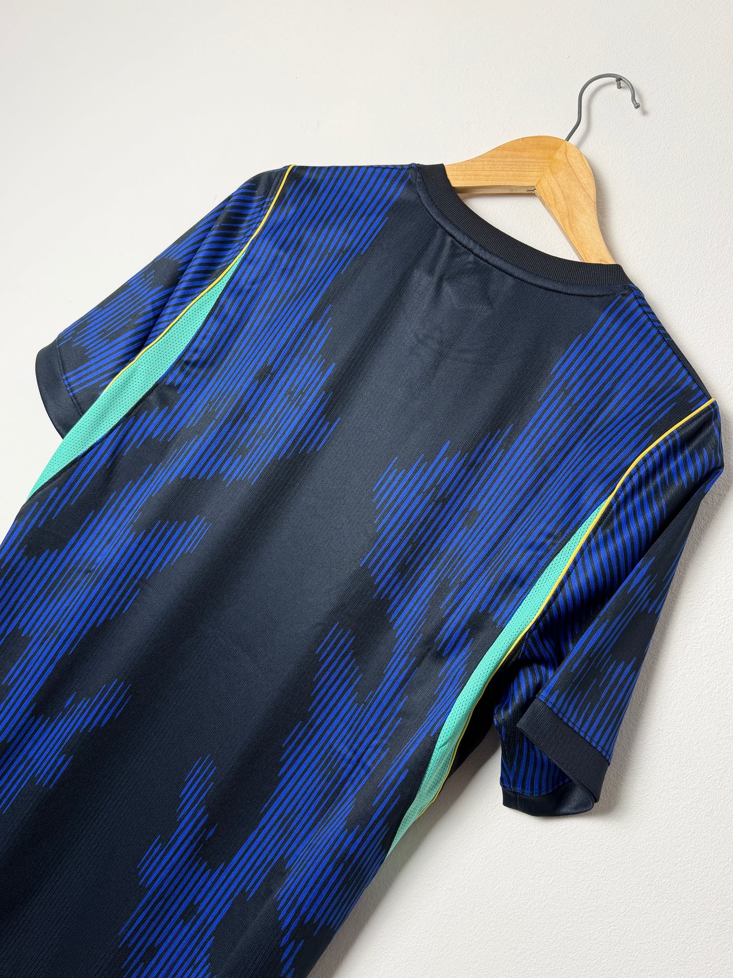 Brazil 2026 World Cup away football shirt (M)