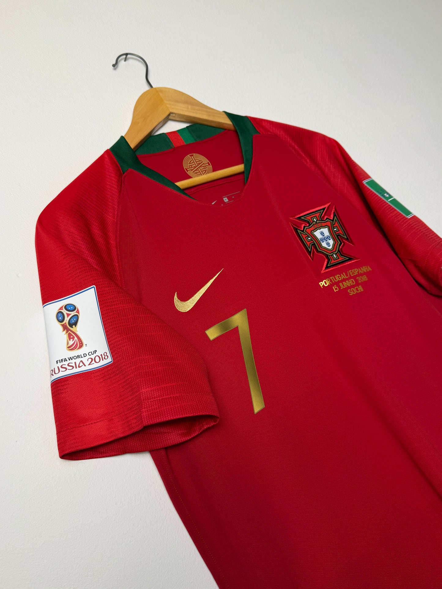 Cristiano Ronaldo Portugal 2018 World Cup home football shirt (M)