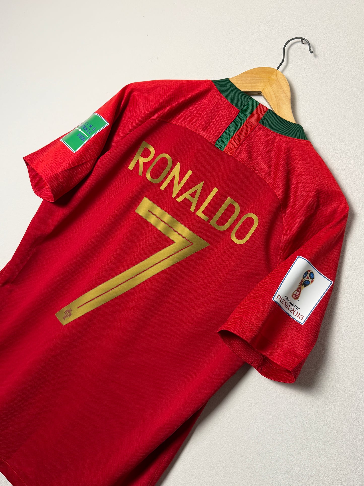 Cristiano Ronaldo Portugal 2018 World Cup home football shirt (M)
